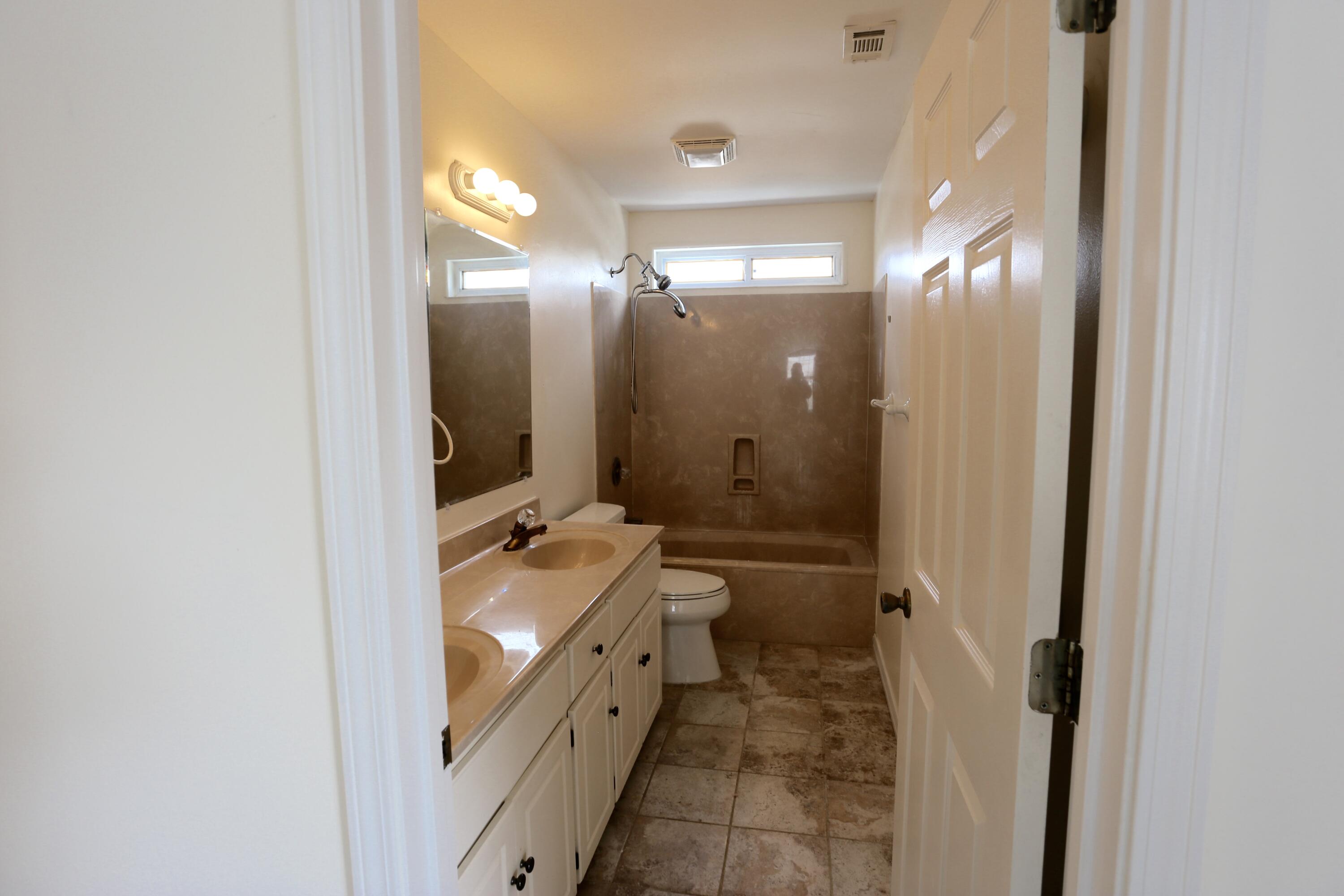 HARBOR BREEZE - Residential Lease