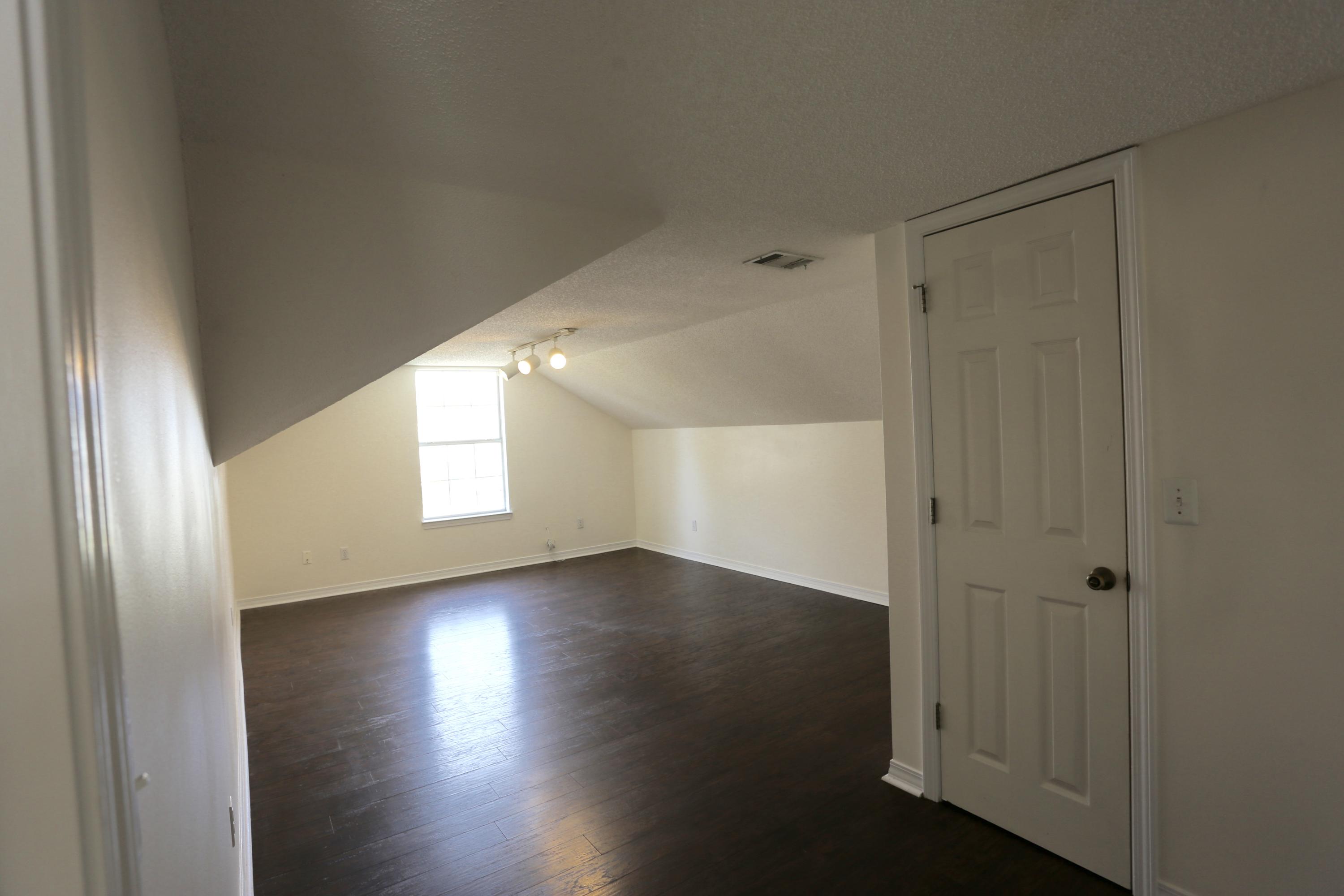 HARBOR BREEZE - Residential Lease