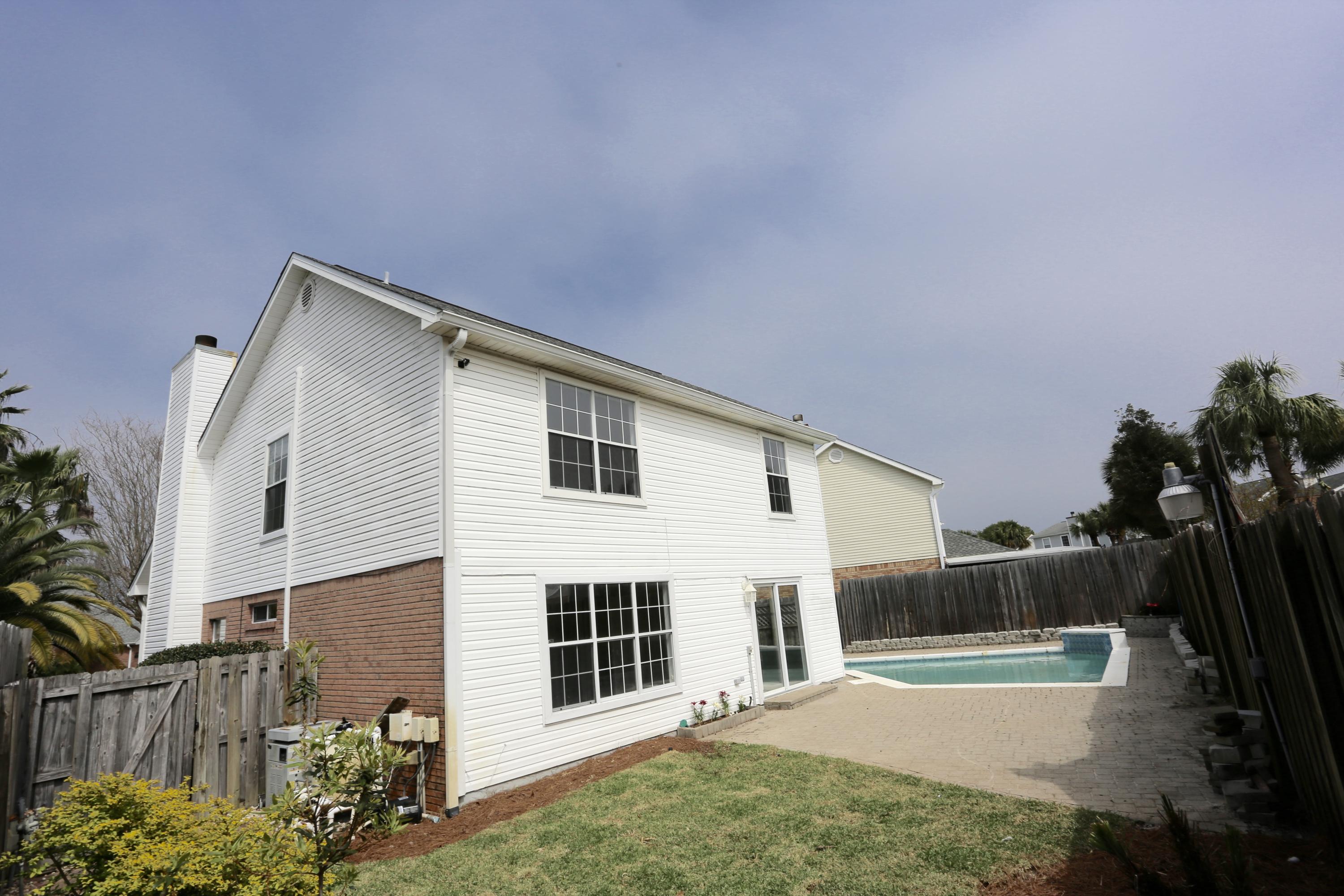 HARBOR BREEZE - Residential Lease