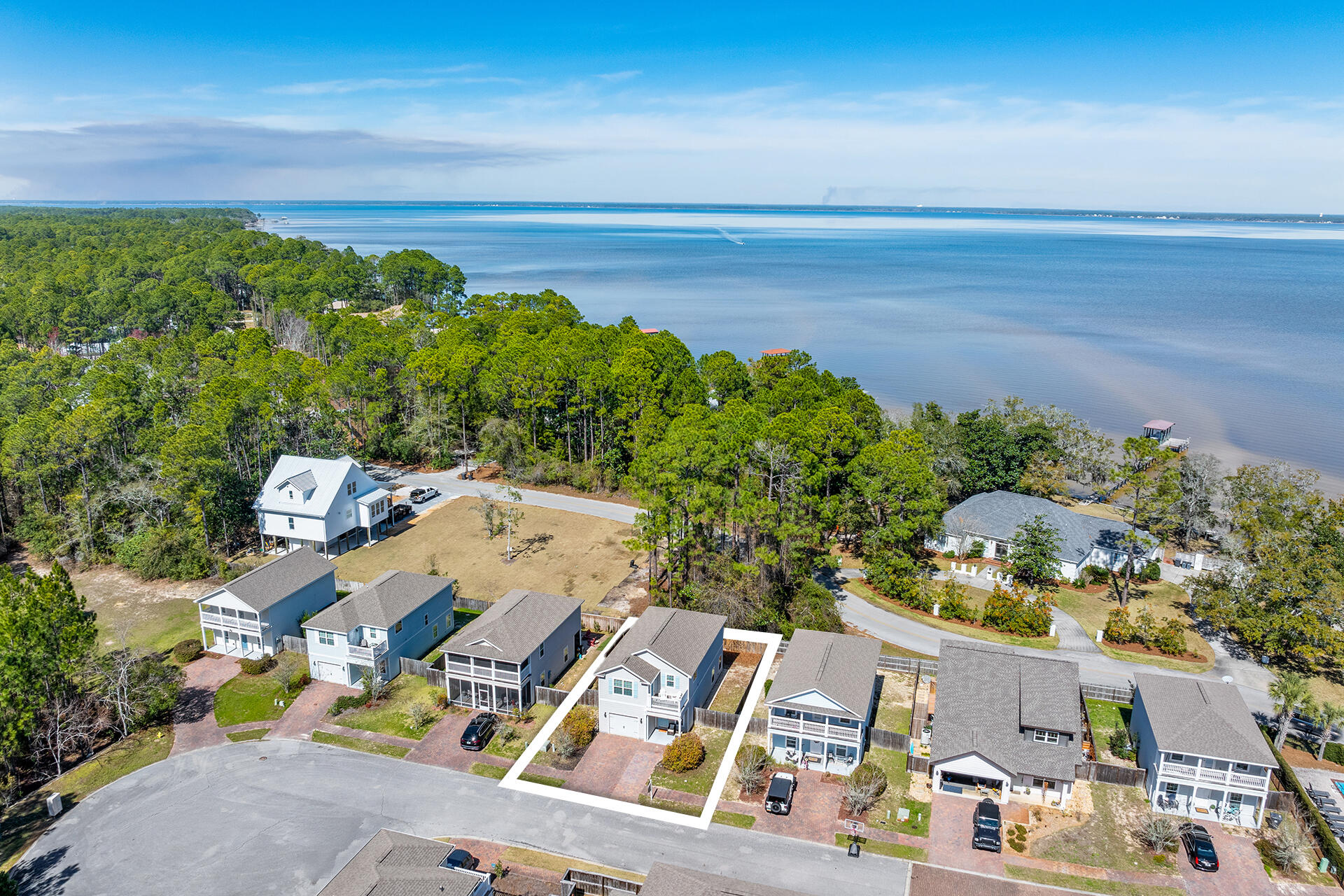 TRANQUILITY BY THE BAY - Residential