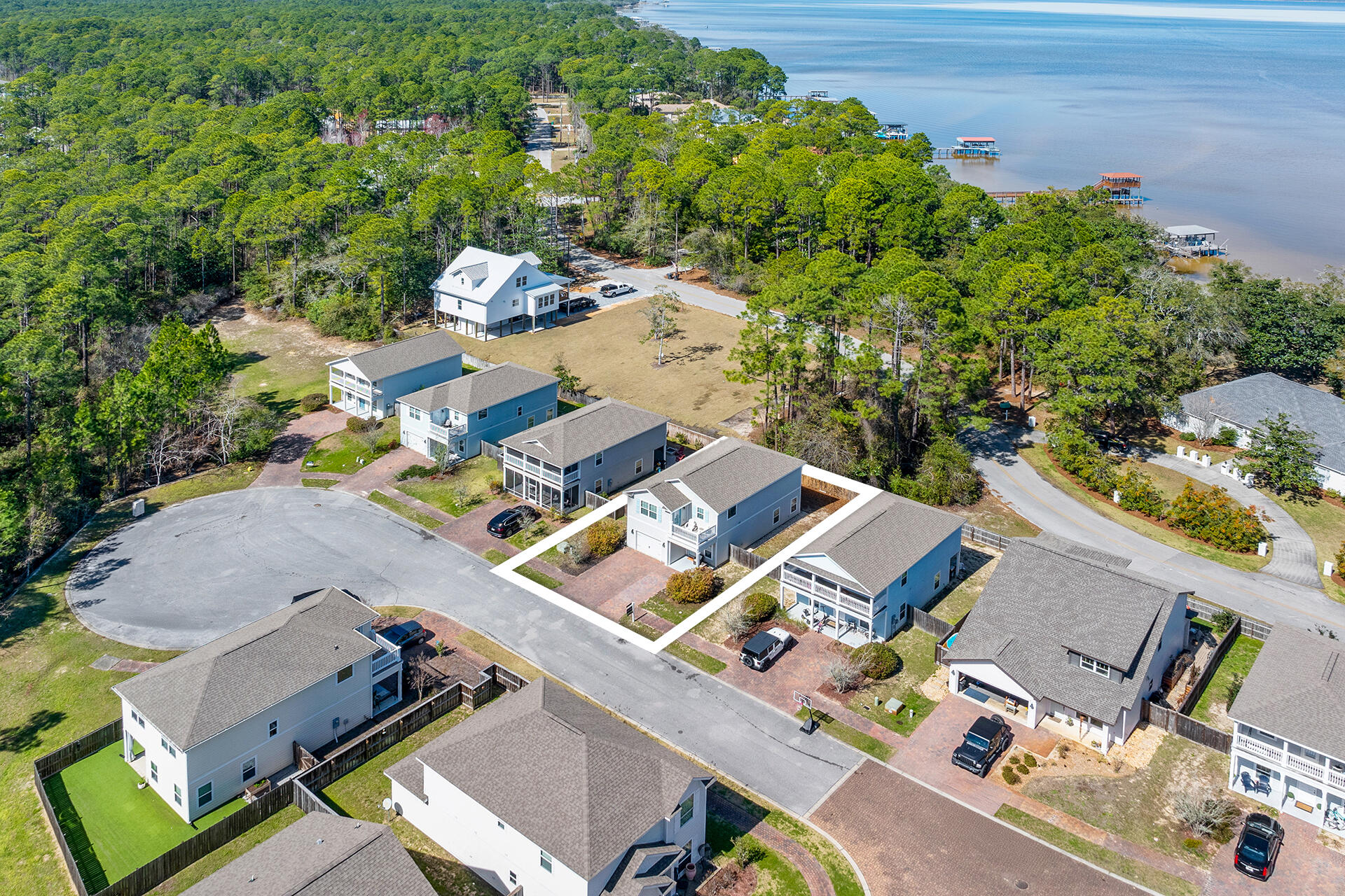 TRANQUILITY BY THE BAY - Residential