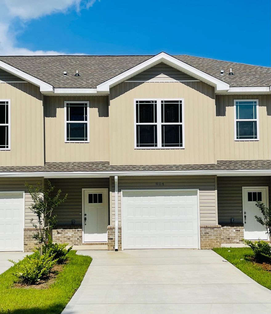 Like new 3 bedroom / 2.5 bath townhome centrally located in Crestview. Open floor plan downstairs for easy entertaining. Granite counters tops, LVP throughout. Lawn maintenance included.