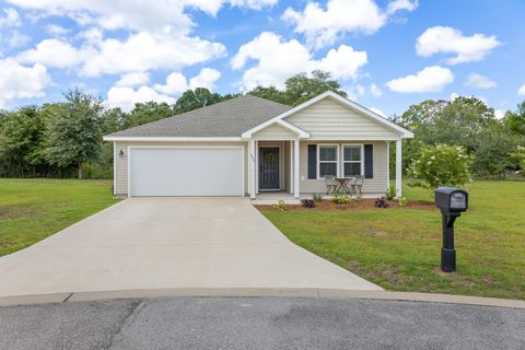 A home in DeFuniak Springs