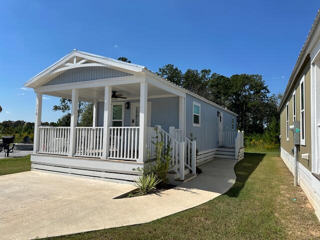 Riverwalk Landing is a 55+ Resort Community in Freeport, FL. This cute cottage is a 2 bedroom, 1 bath fully furnished including a washer and dryer. Renting this cute cottage allows you to use all of the resorts amenities of Riverwalk Landing: Community Pool, outdoor gas grills, Community Clubhouse with full kitchen, game room, social/party room, exercise room, showers/changing rooms, and card room, also enjoy a Fire Pit, two Pickleball Courts,  and Small and Large Dog Parks.  There are loads of activities for you to enjoy.  If you are 55+, give me a call for your private showing.