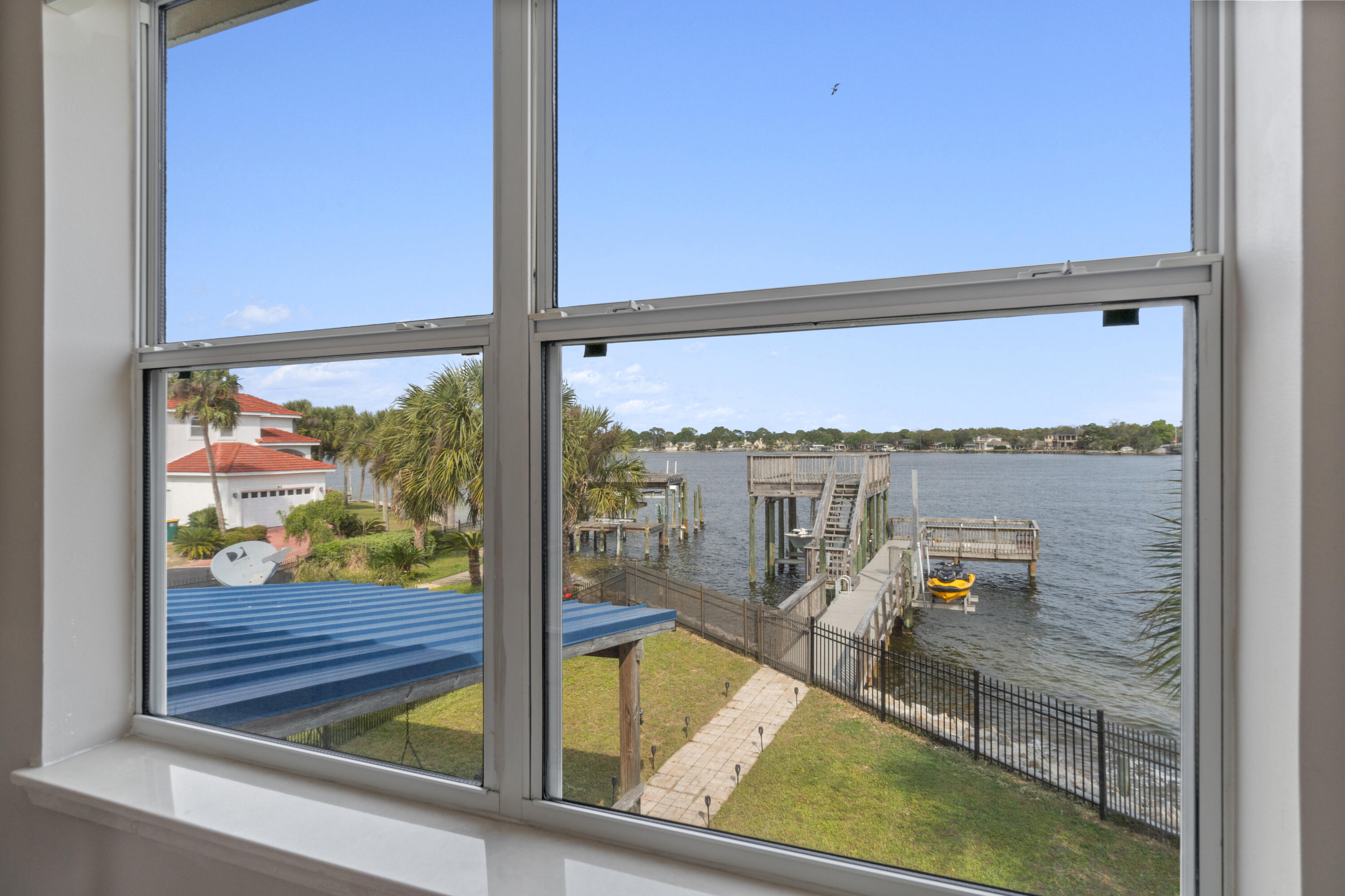 LIGHTHOUSE POINTE - Residential