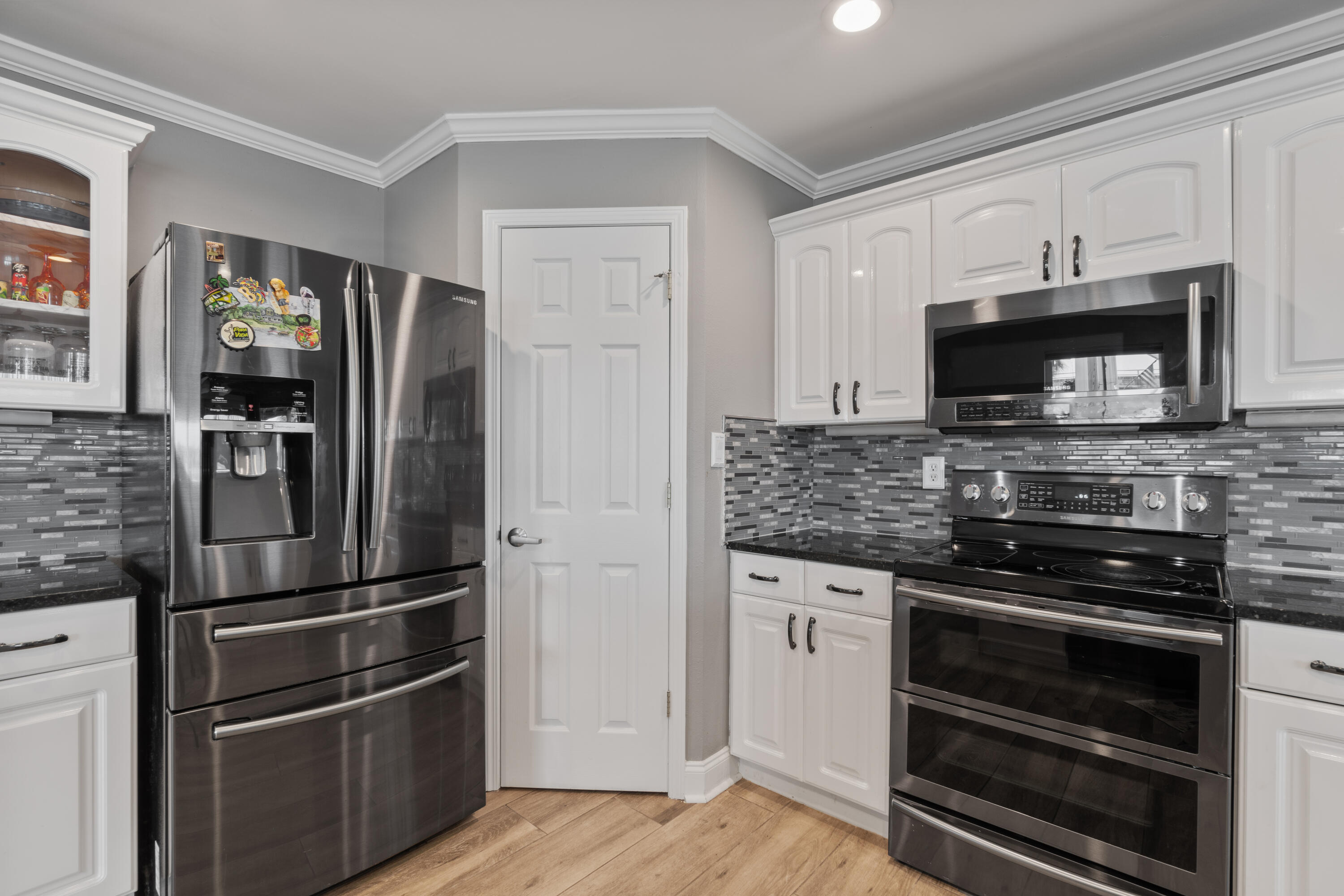 LIGHTHOUSE POINTE - Residential