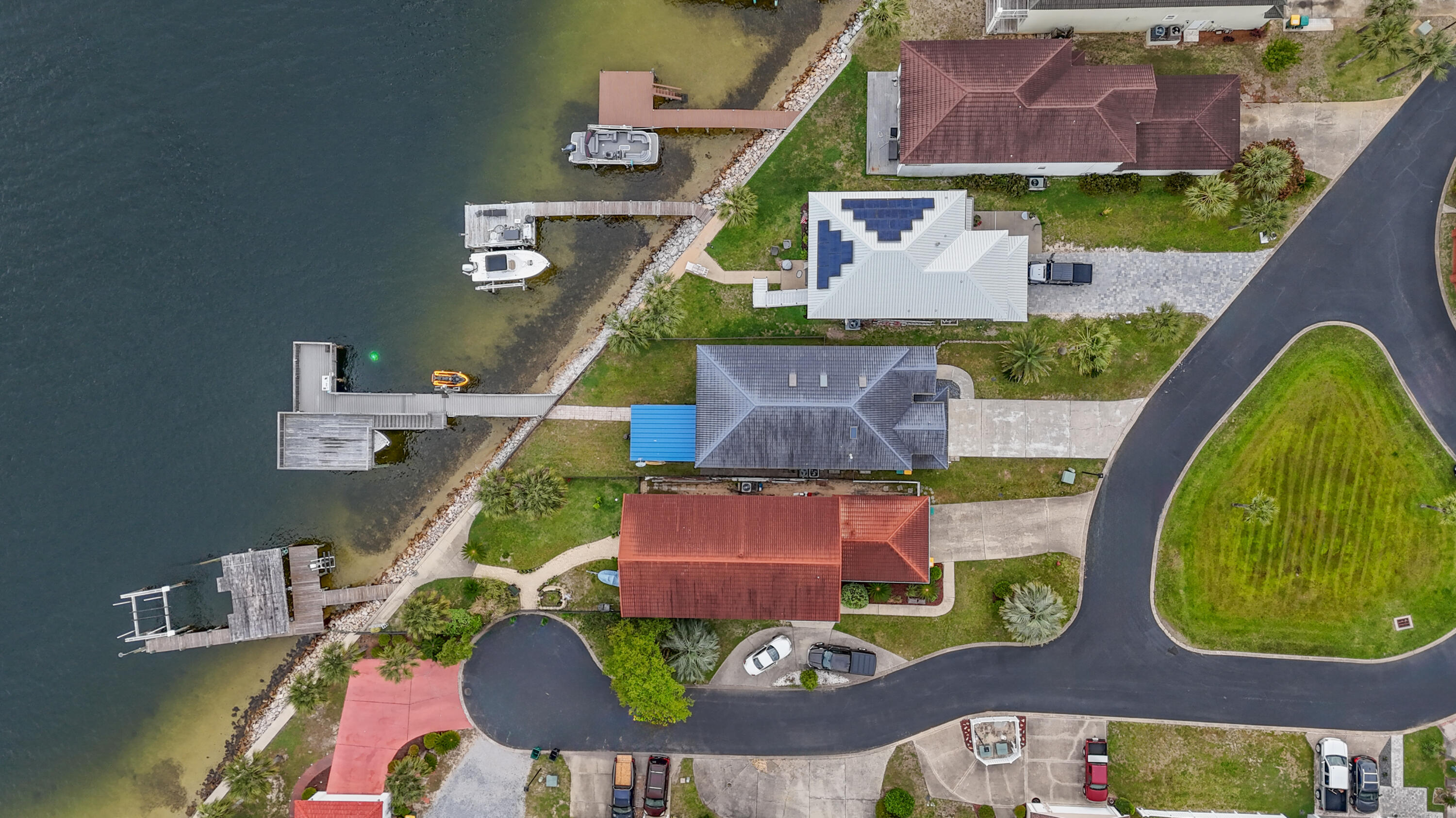 LIGHTHOUSE POINTE - Residential