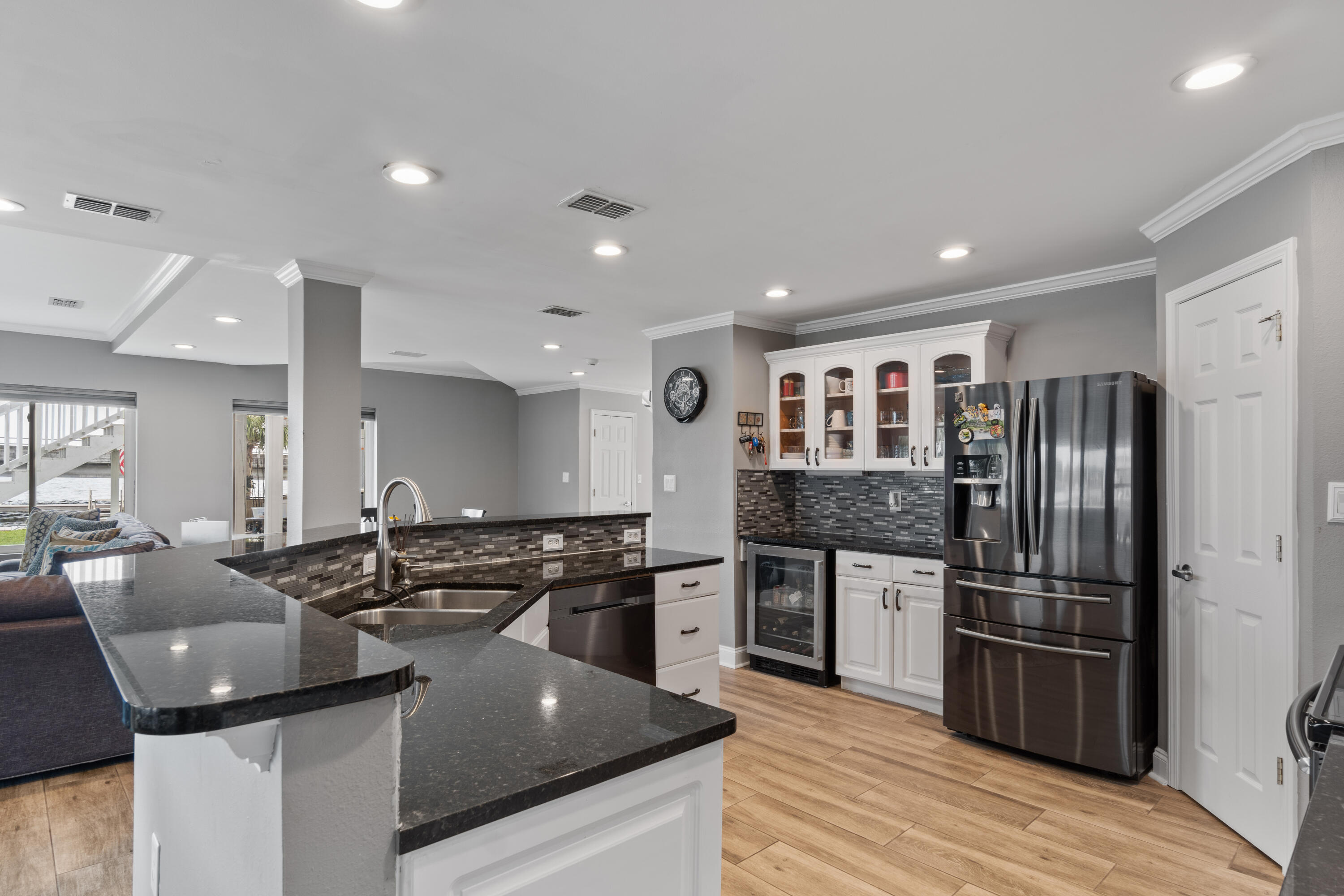 LIGHTHOUSE POINTE - Residential
