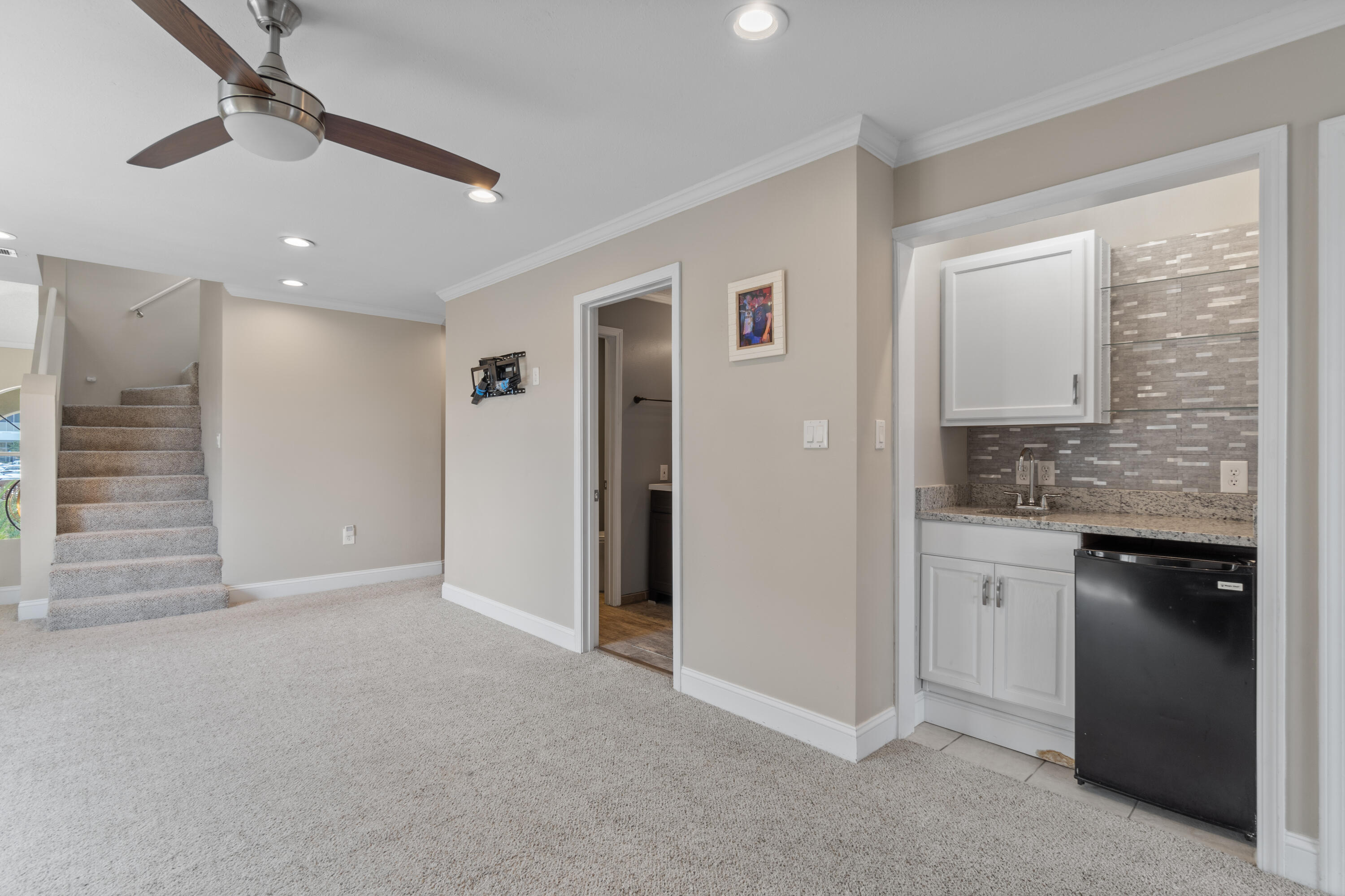 LIGHTHOUSE POINTE - Residential