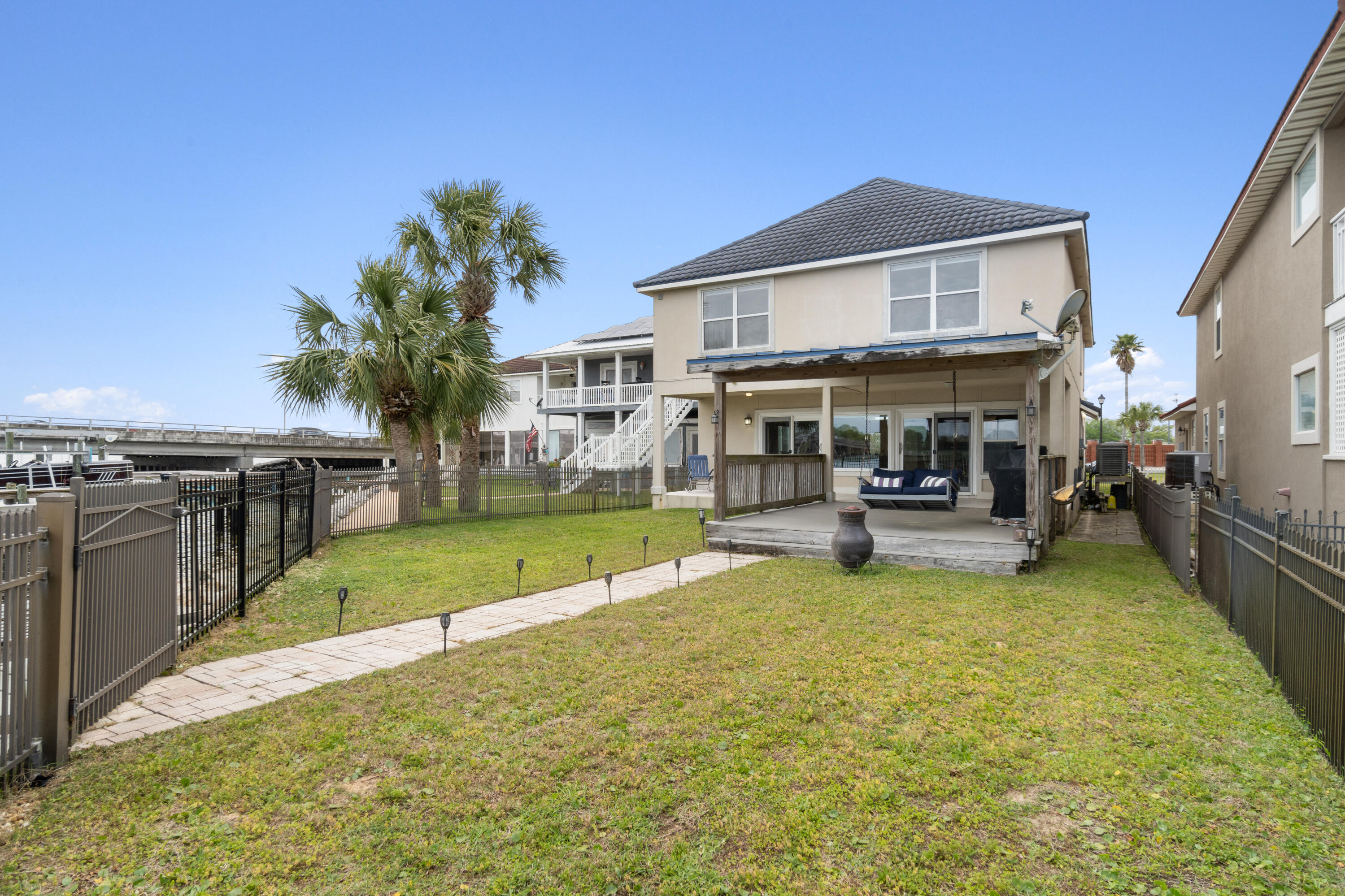 LIGHTHOUSE POINTE - Residential