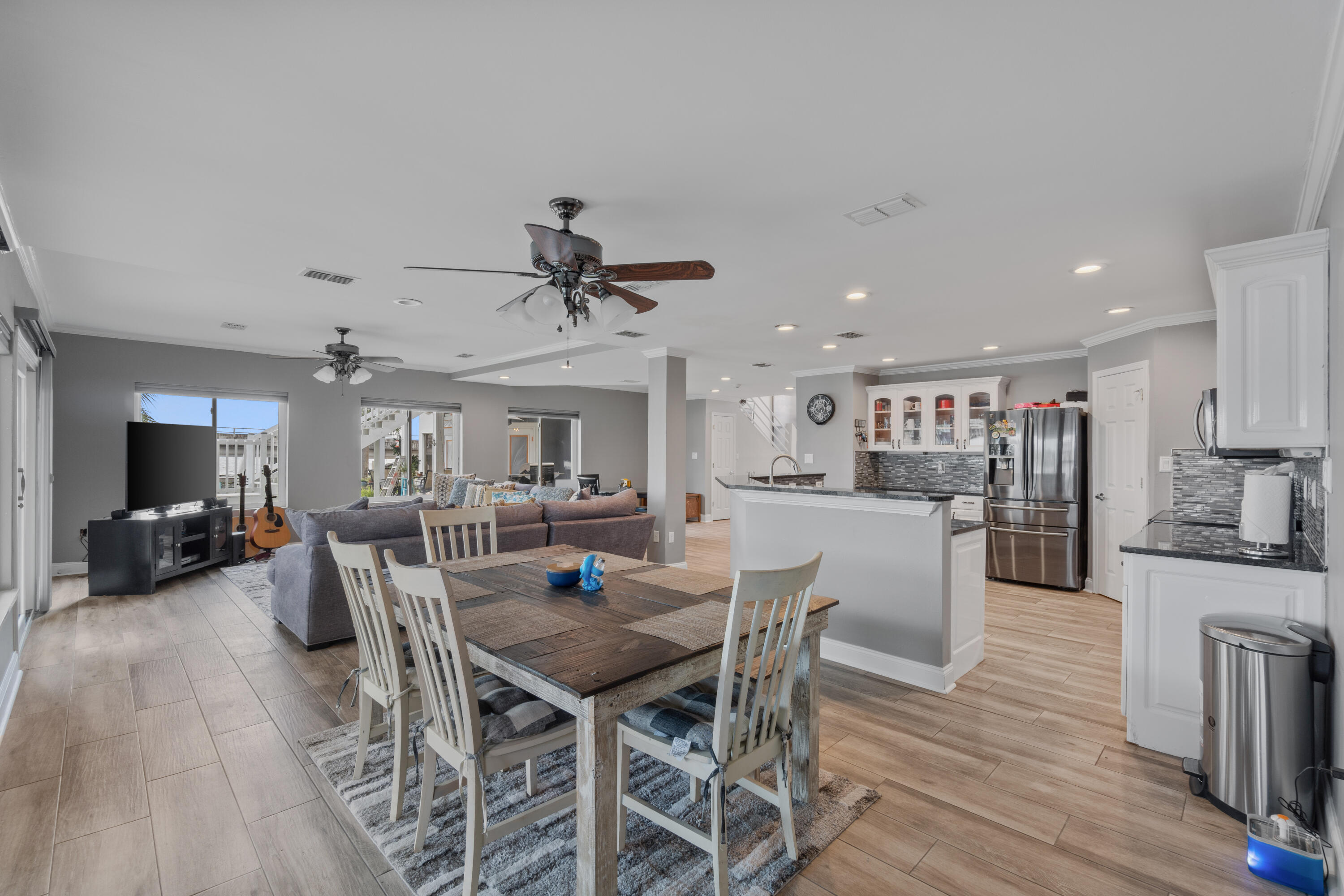LIGHTHOUSE POINTE - Residential