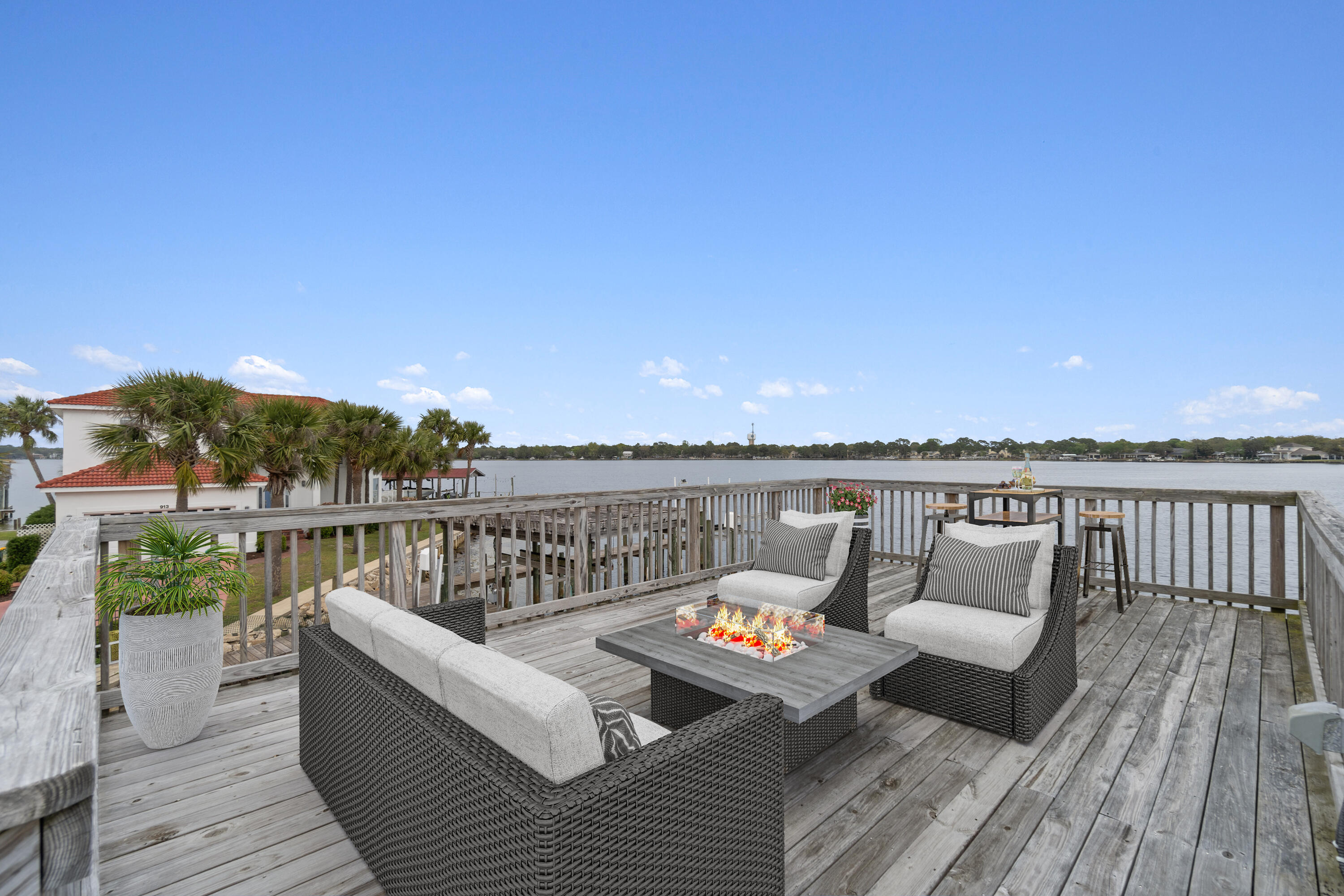 LIGHTHOUSE POINTE - Residential