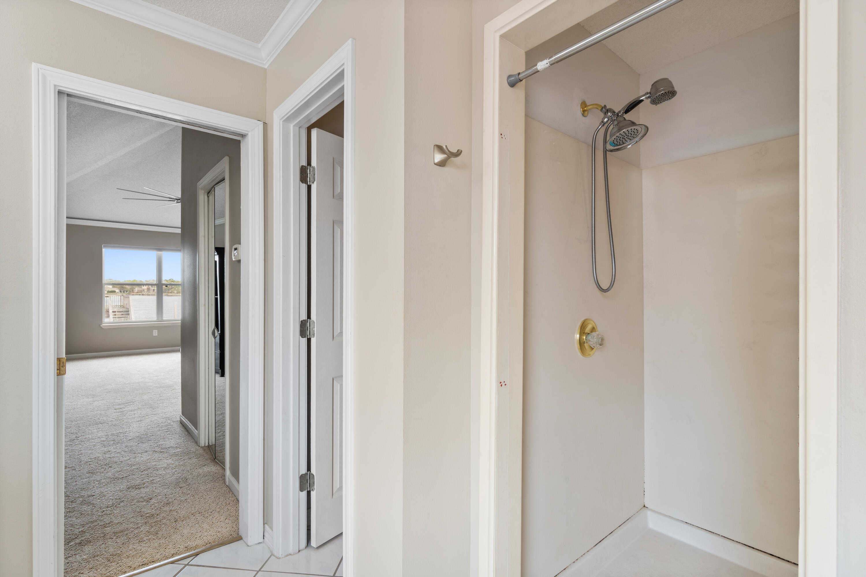 LIGHTHOUSE POINTE - Residential