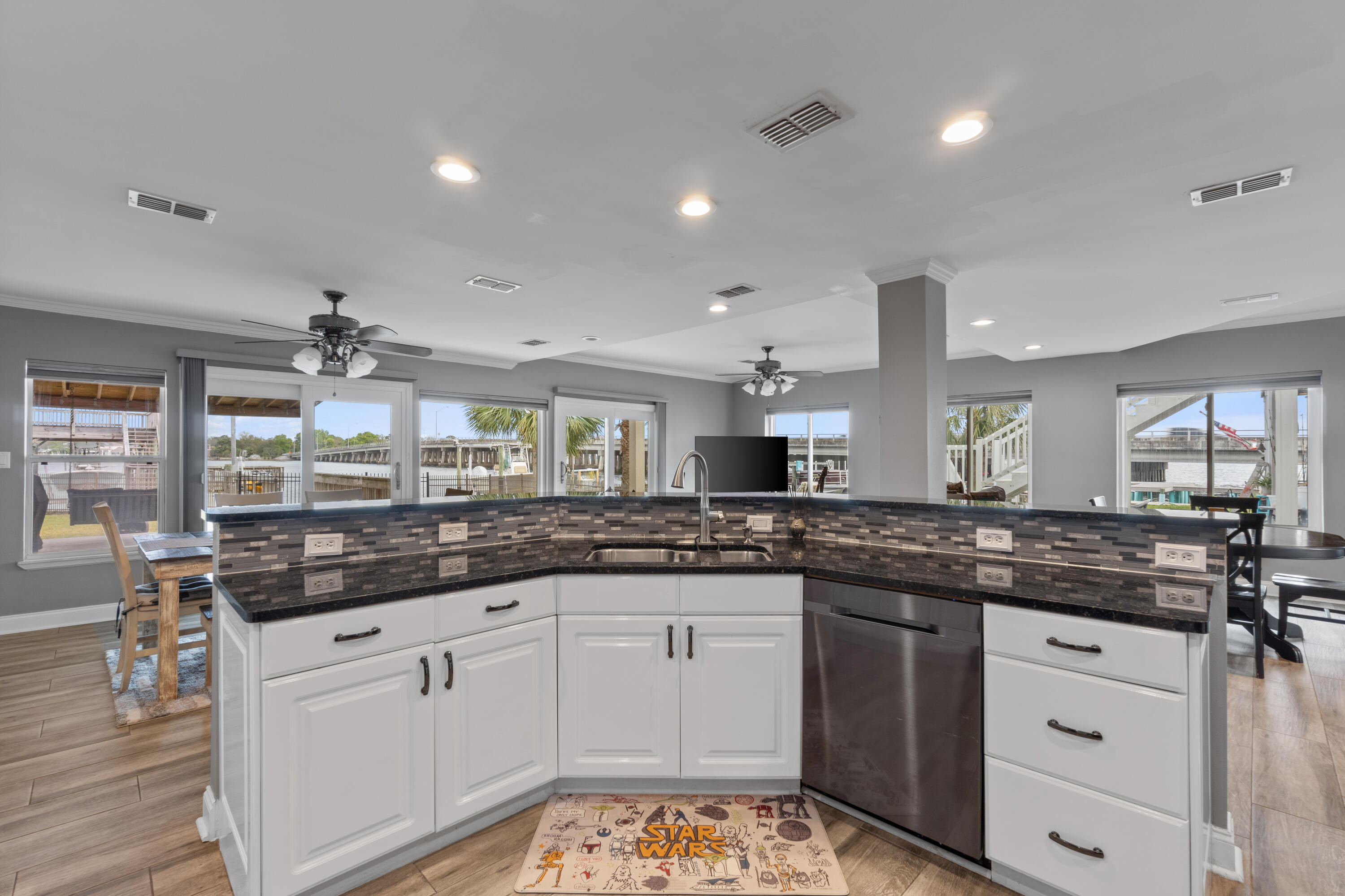 LIGHTHOUSE POINTE - Residential