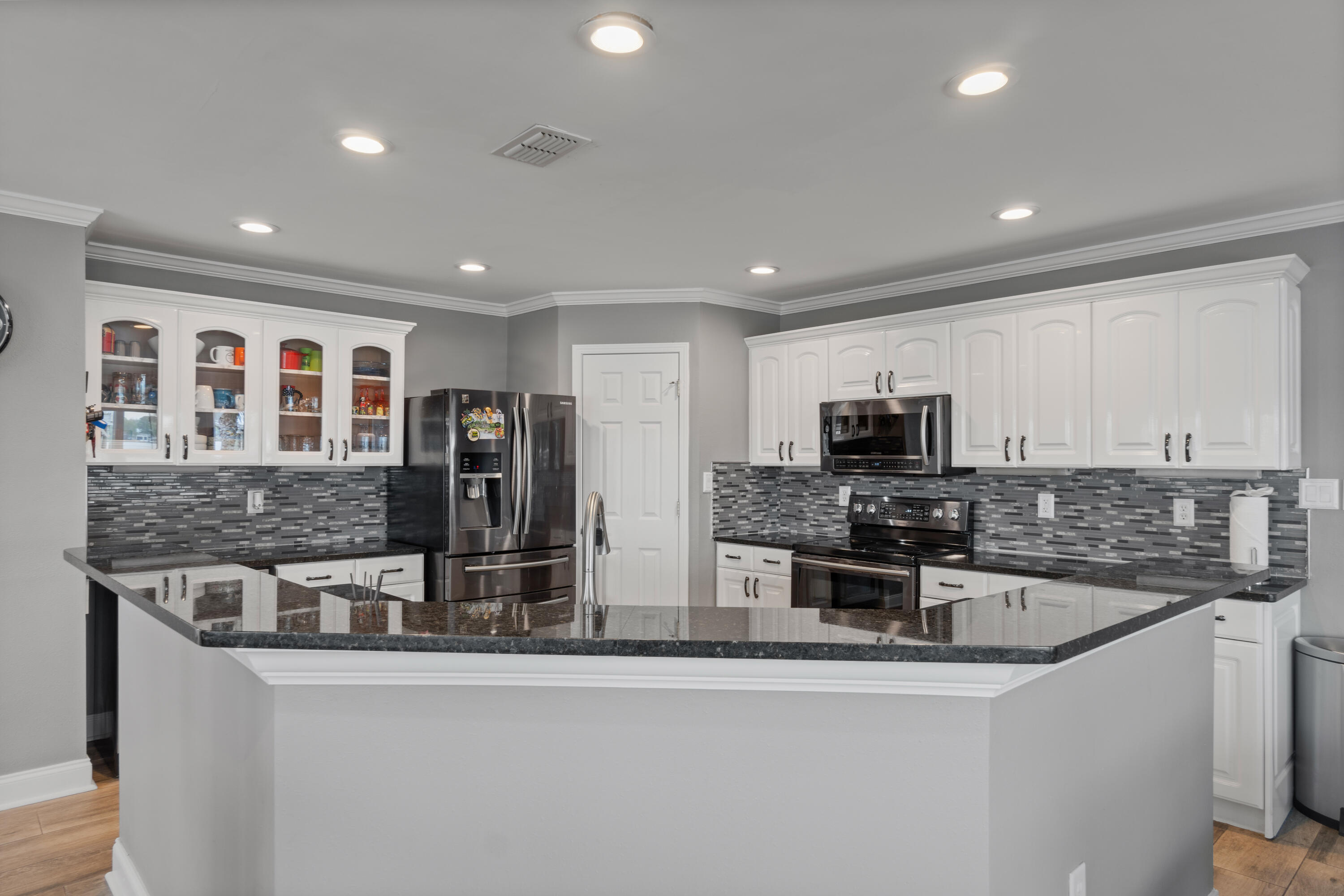 LIGHTHOUSE POINTE - Residential