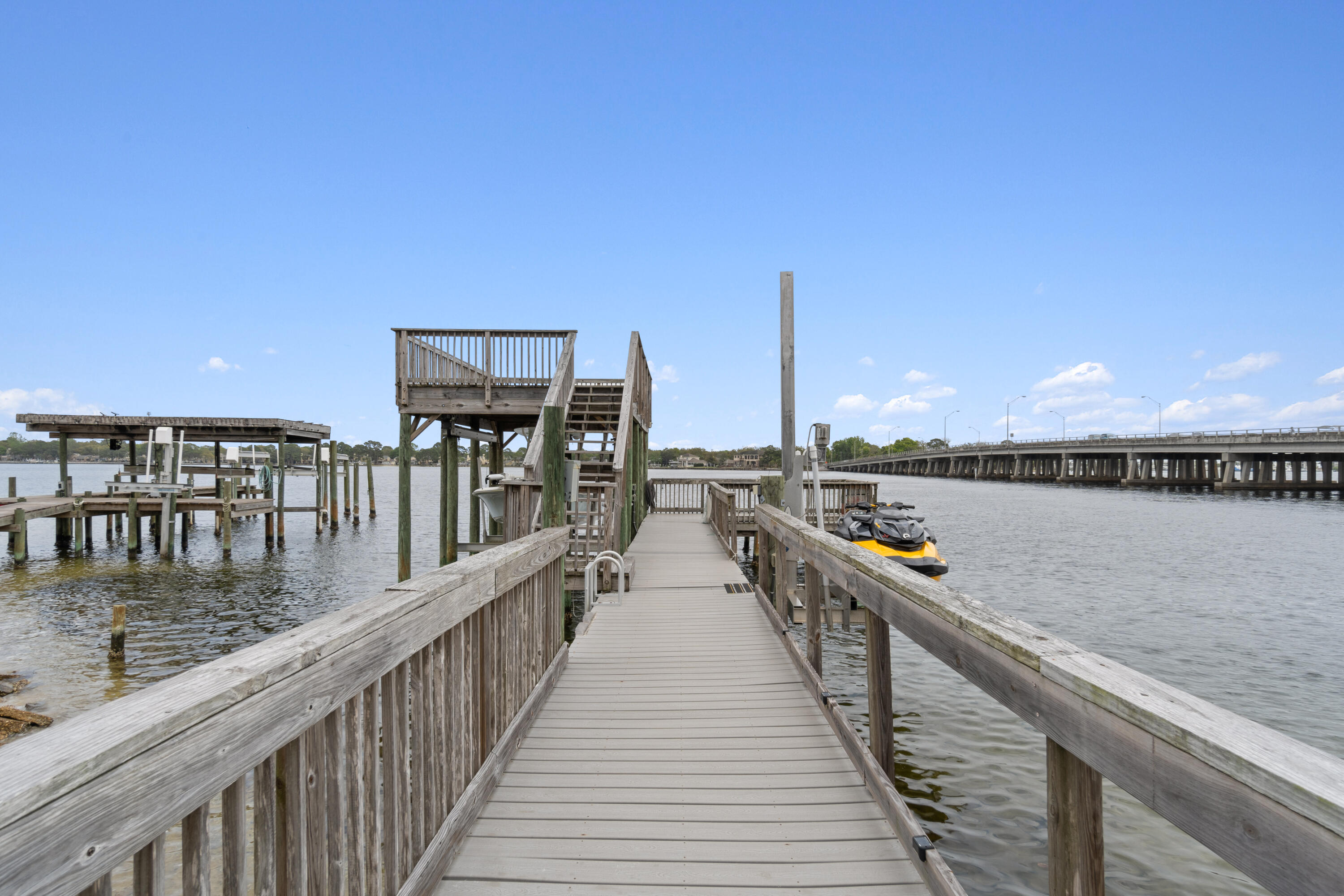 LIGHTHOUSE POINTE - Residential