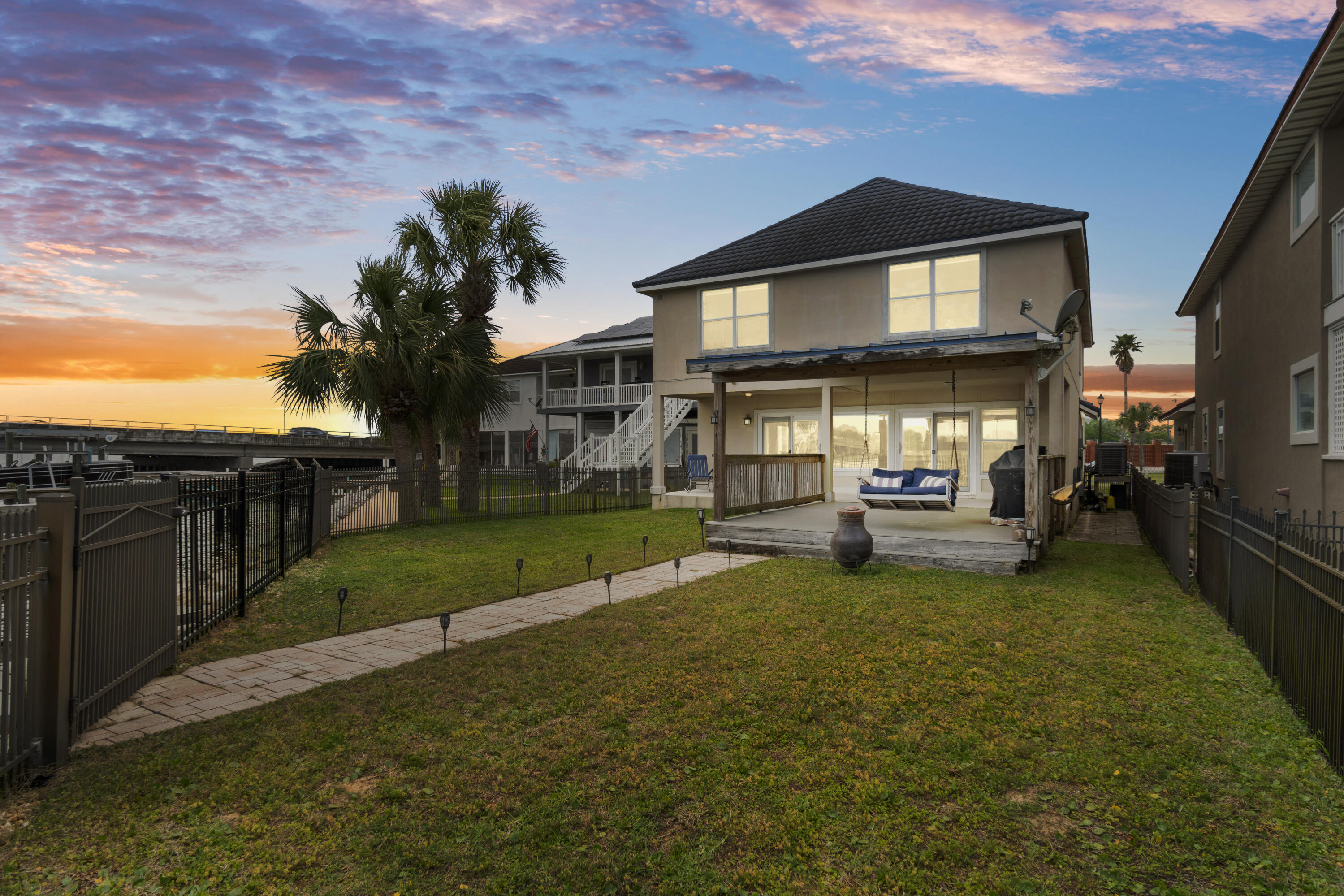 LIGHTHOUSE POINTE - Residential