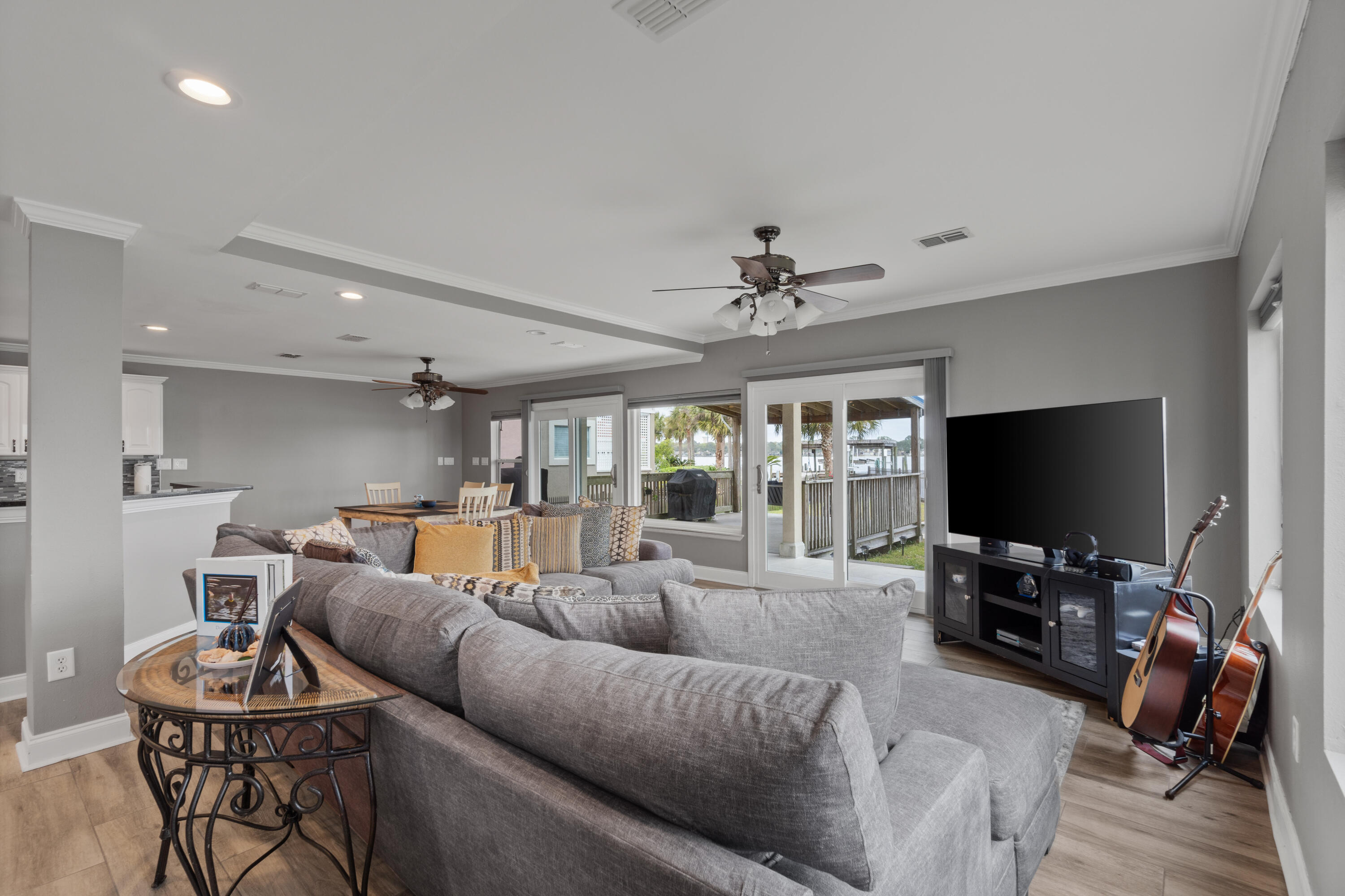LIGHTHOUSE POINTE - Residential