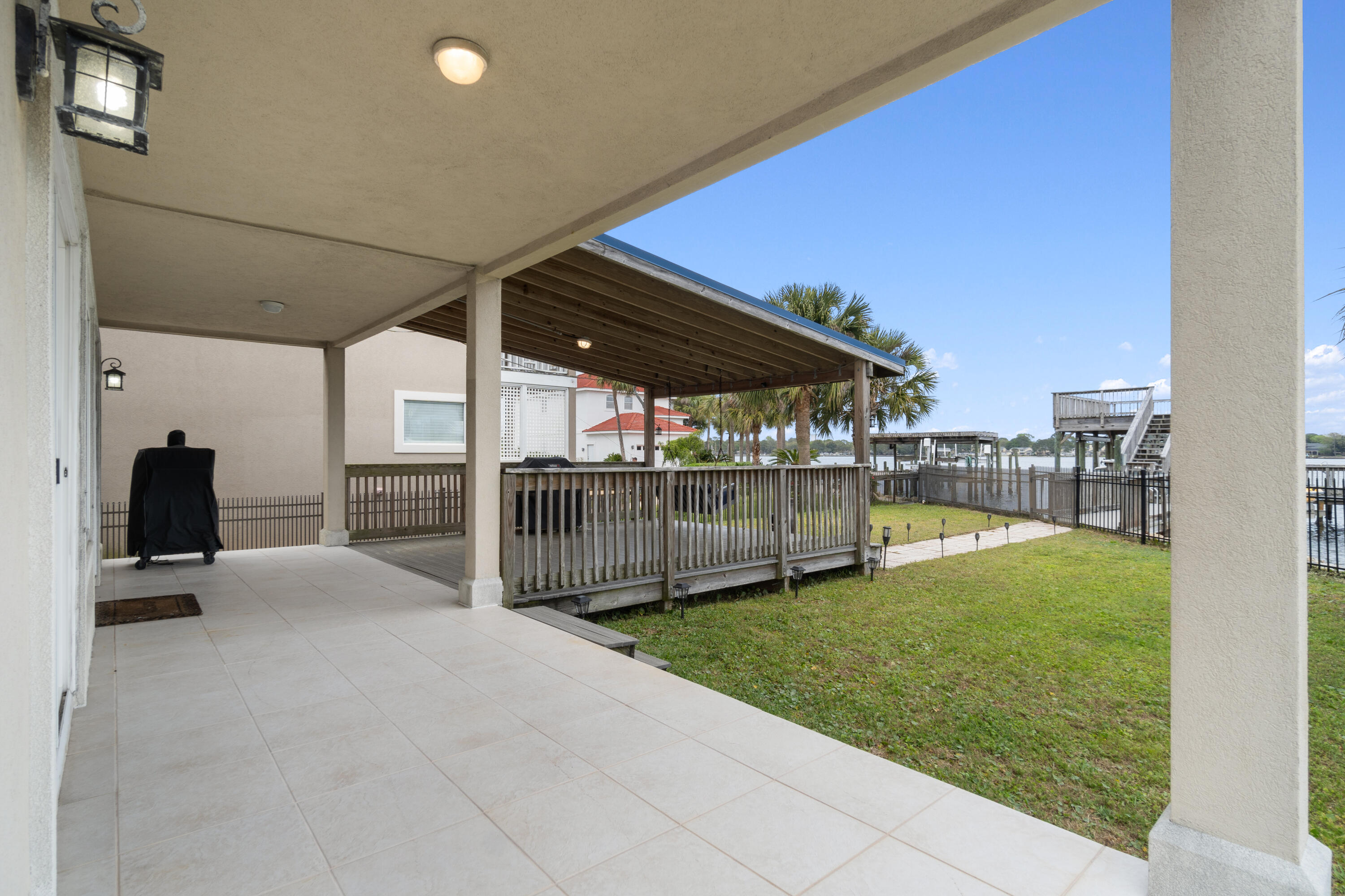 LIGHTHOUSE POINTE - Residential