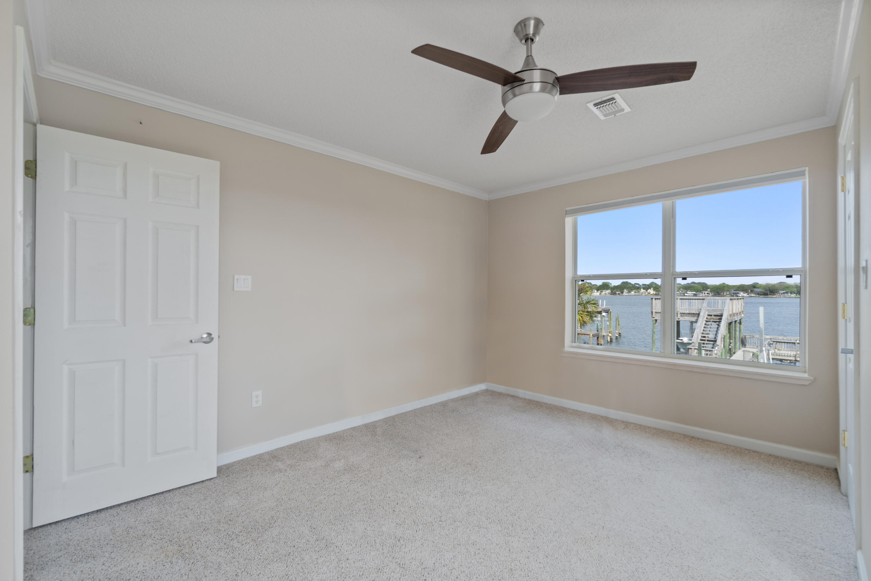 LIGHTHOUSE POINTE - Residential
