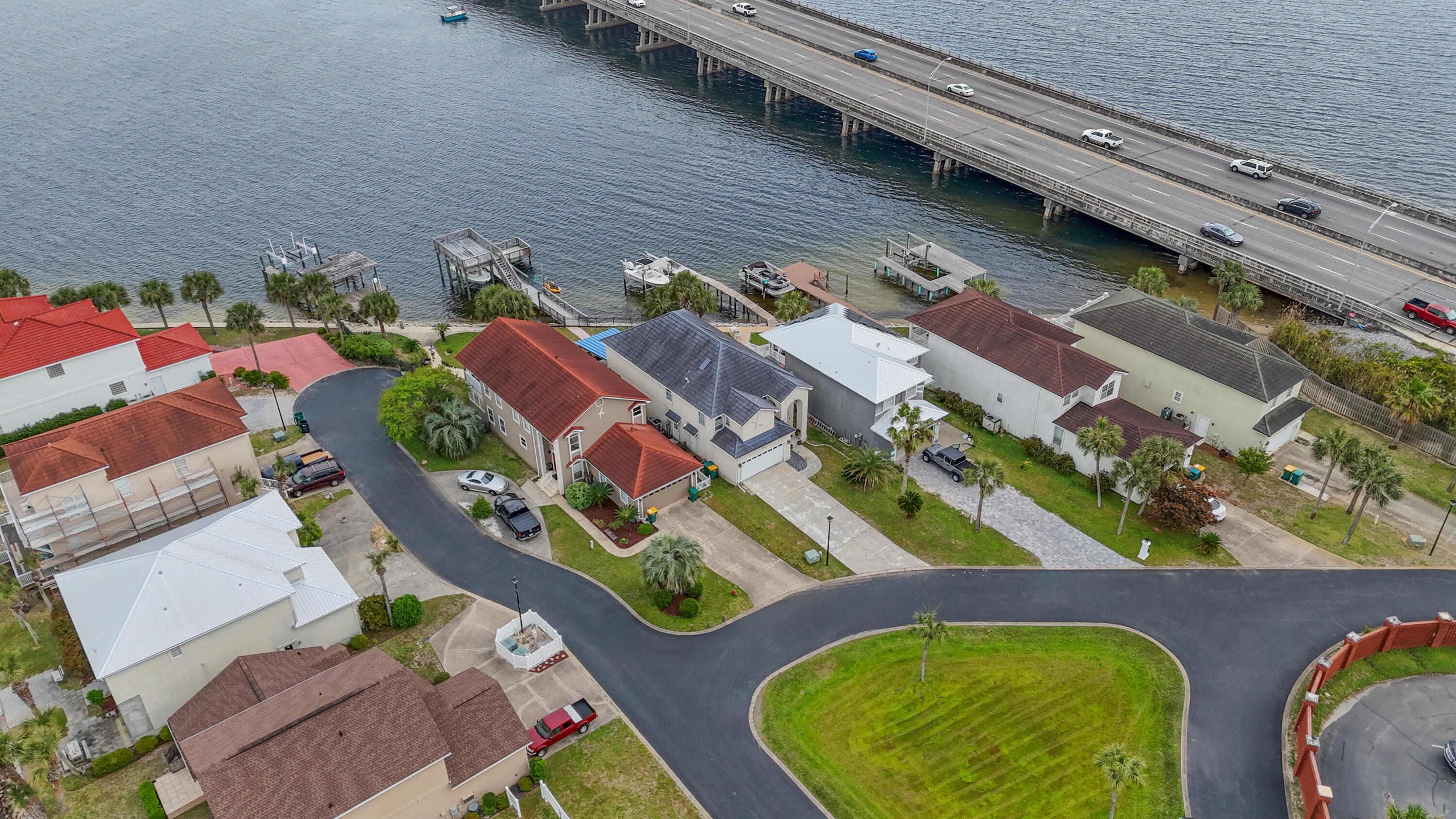 LIGHTHOUSE POINTE - Residential