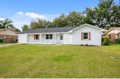 Photo of 1411 28th Street, Niceville, FL 32578 (MLS # 976295) Photo of 1411 28th Street, Niceville, FL 32578 (MLS # 976295)