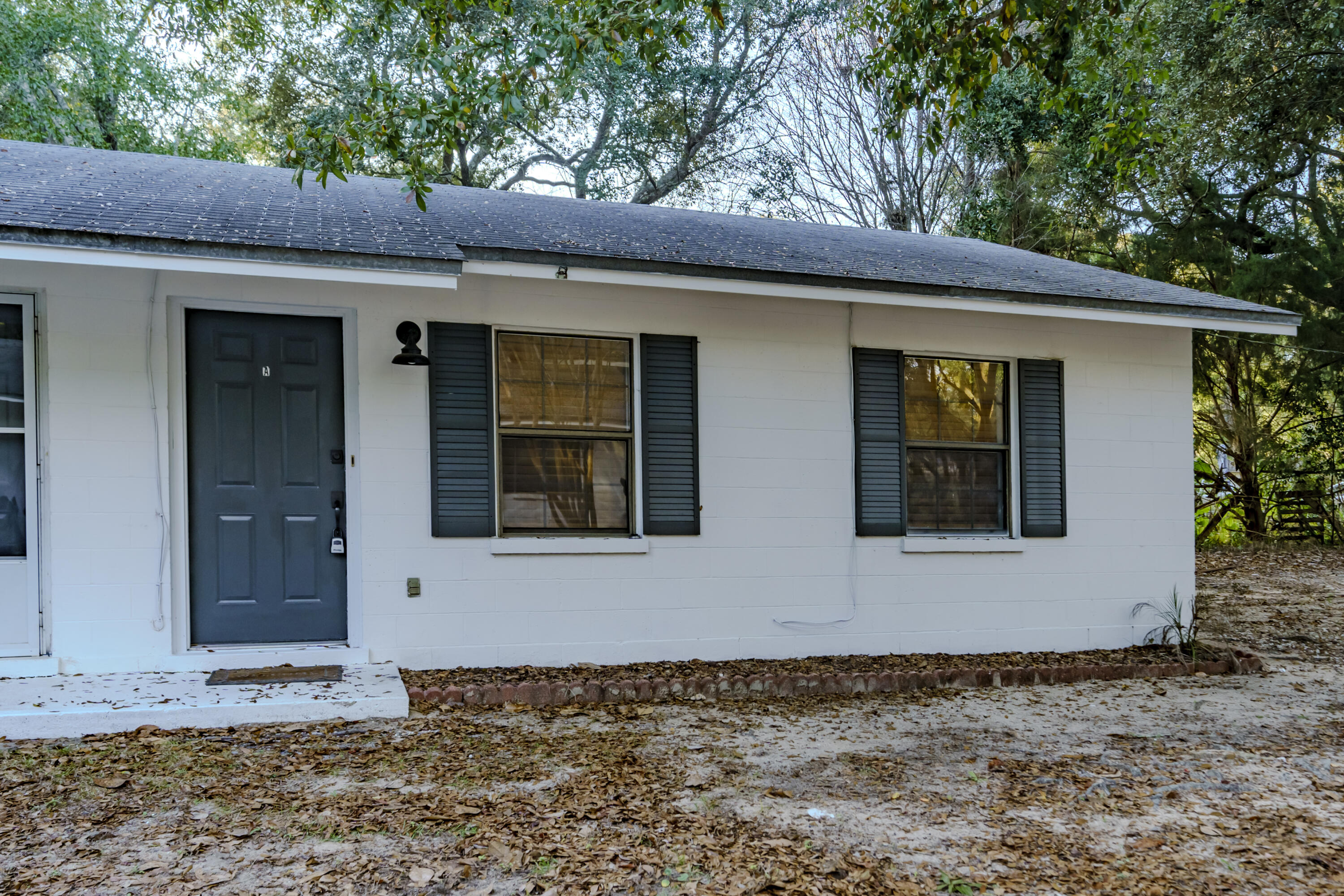 Freshly remodeled 2-bedroom, 1-bath apartment located a short distance to the Choctawhatchee Bay. Conveniently positioned near the 331 bridge for easy access to Destin. All new appliances with Washer/Dryer included! This apartment hasn't been lived in since the recent remodel, so everything is fresh and ready to be enjoyed by the next tenant. Looking for 1 year lease. Small dogs and cats will be considered. 1 pet maximum. Tenant responsible for all utilities (other than lawn care) 1 pet maximum ($300 non-refundable pet deposit) 1 month rent upfront ($1600) $1000 security deposit due at signing of lease.