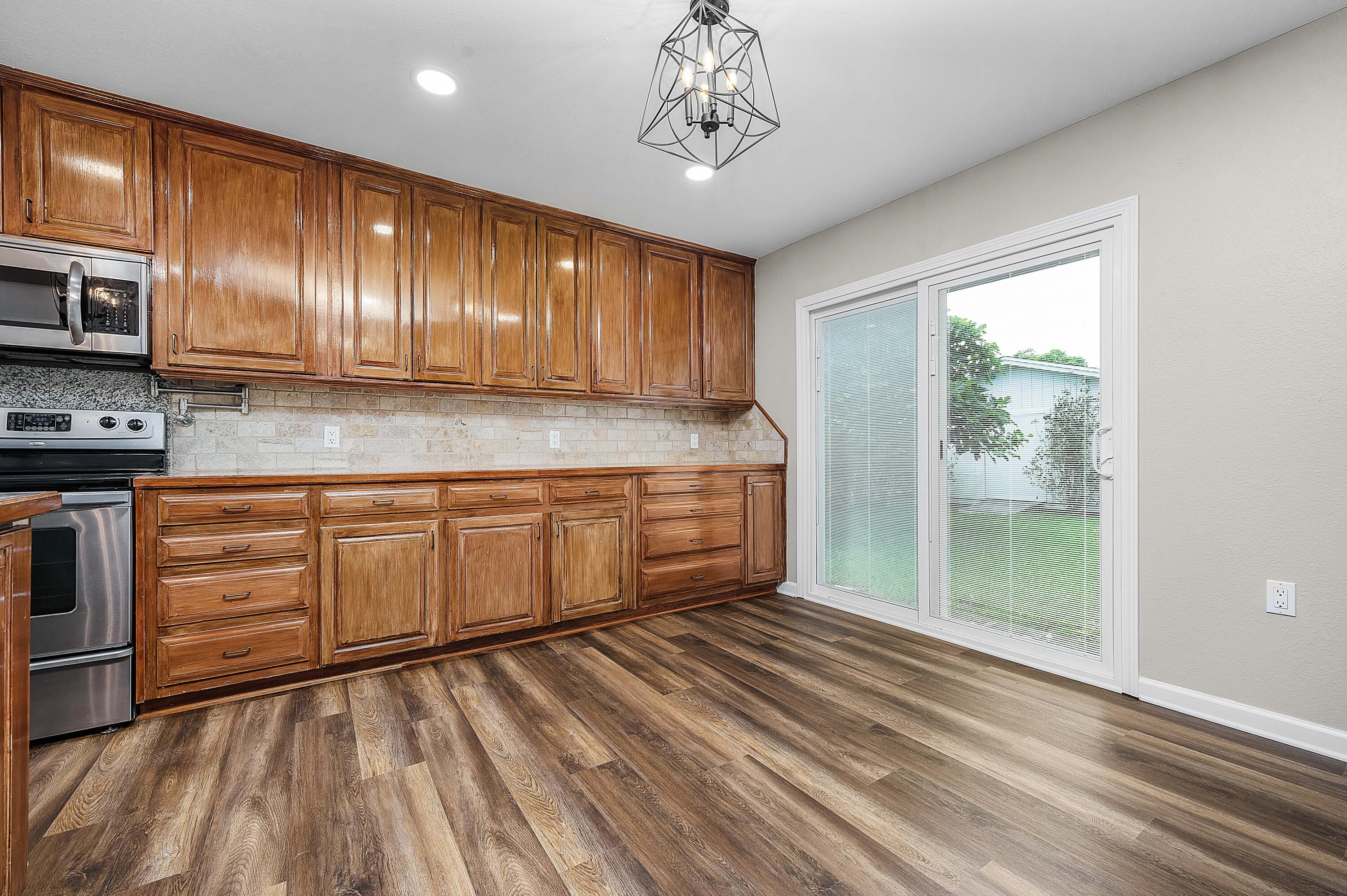 MARY ESTHER MANOR 1ST ADDN - Residential