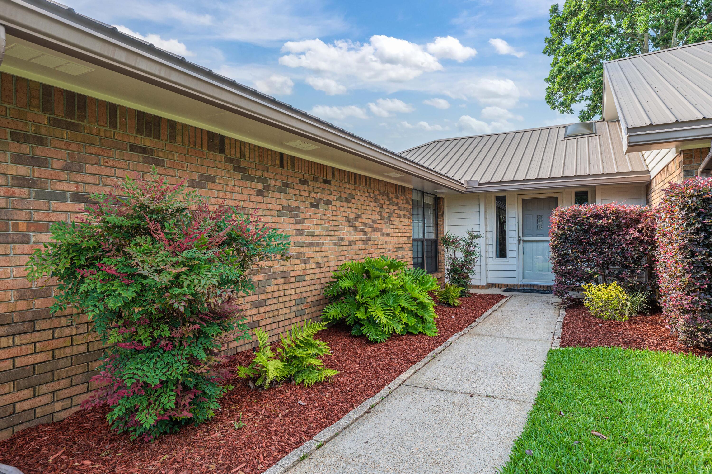 MARY ESTHER MANOR 1ST ADDN - Residential