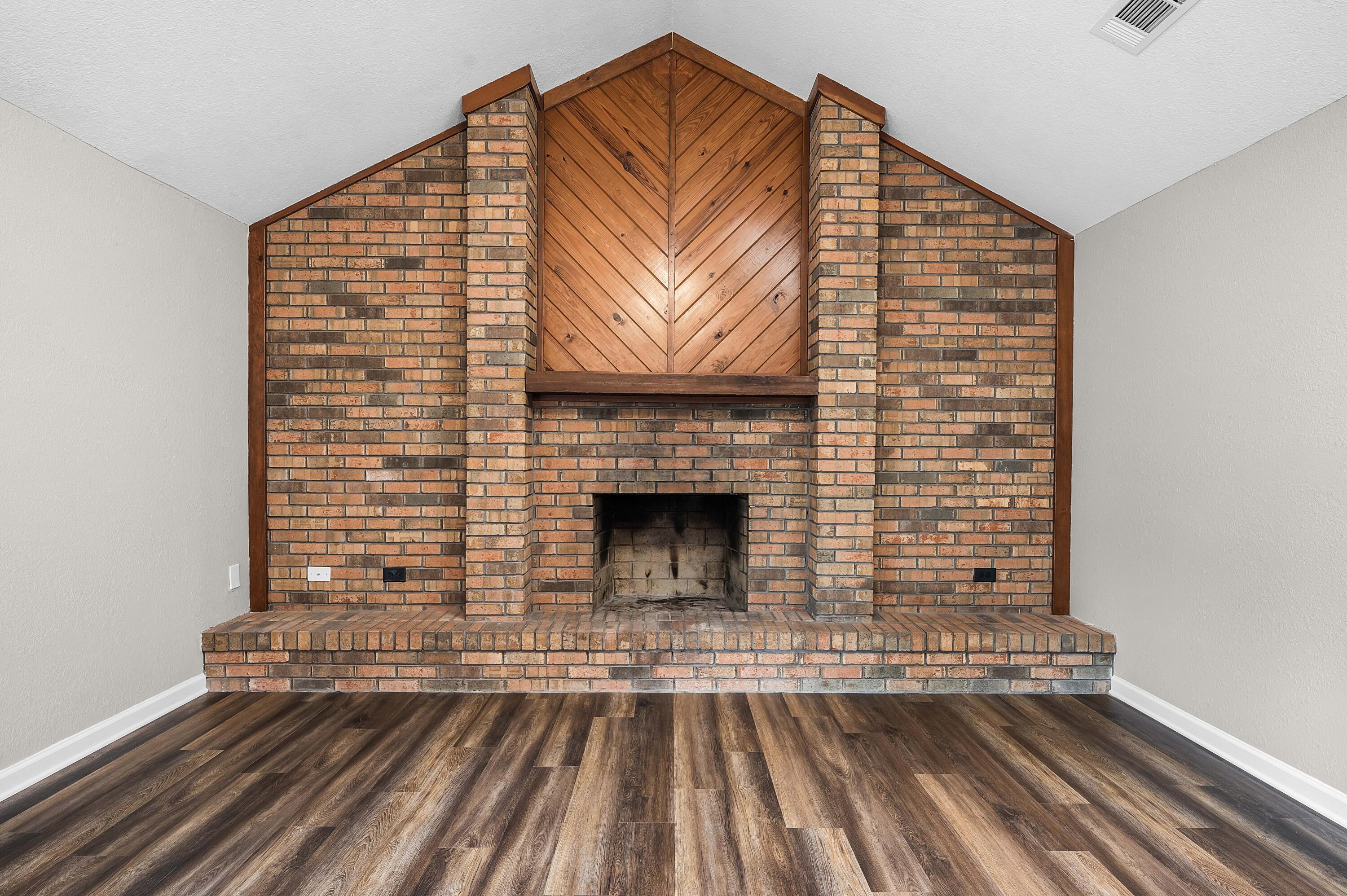 MARY ESTHER MANOR 1ST ADDN - Residential