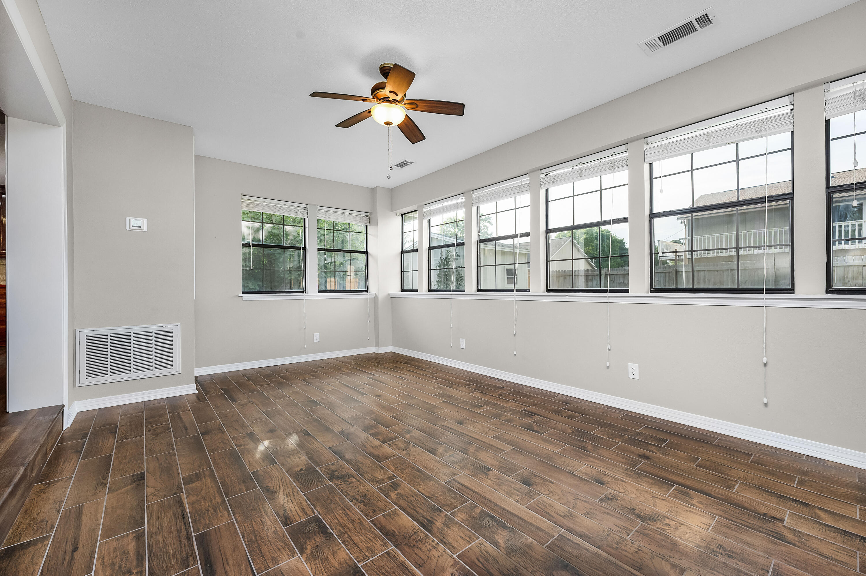 MARY ESTHER MANOR 1ST ADDN - Residential