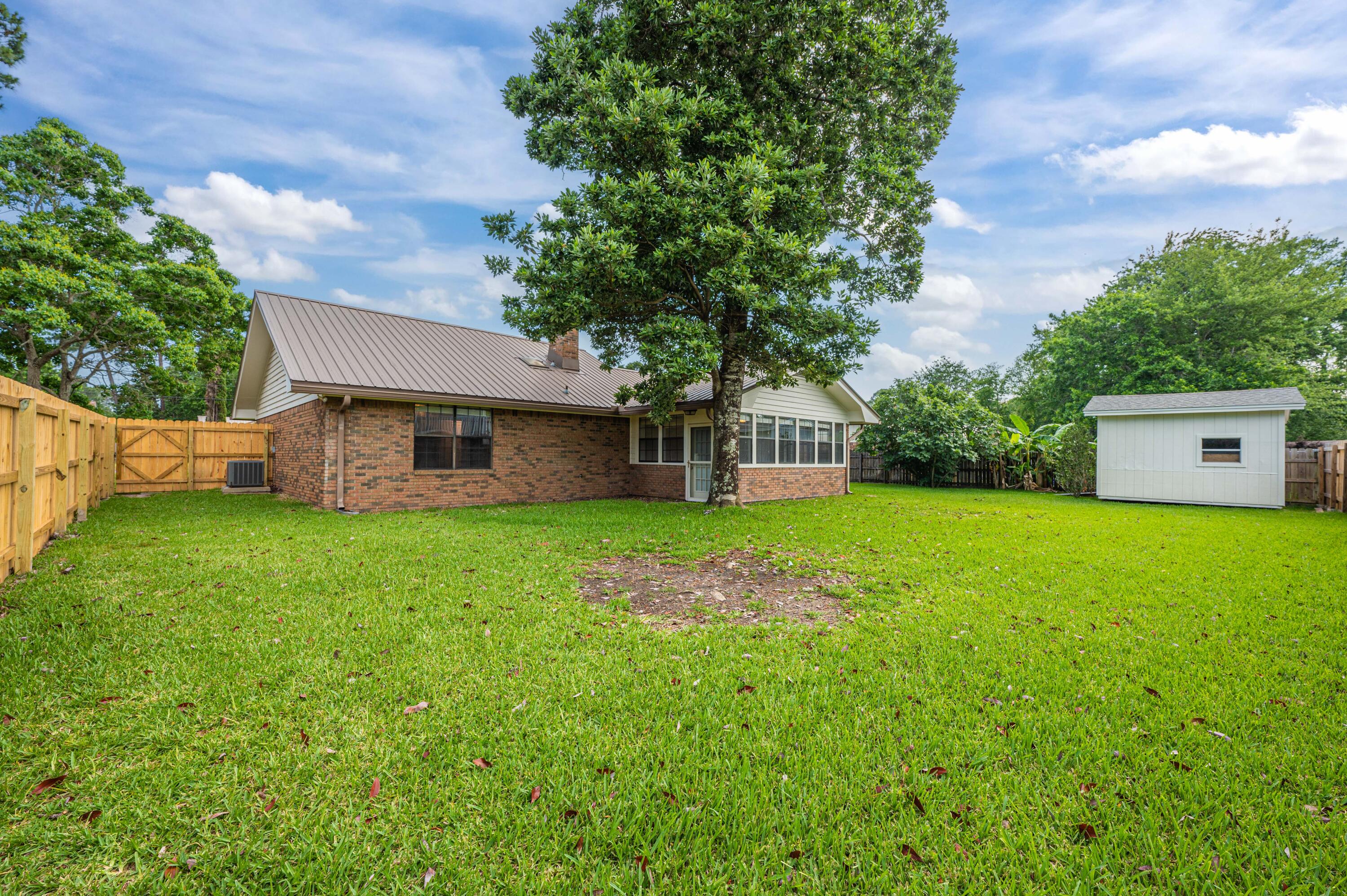 MARY ESTHER MANOR 1ST ADDN - Residential