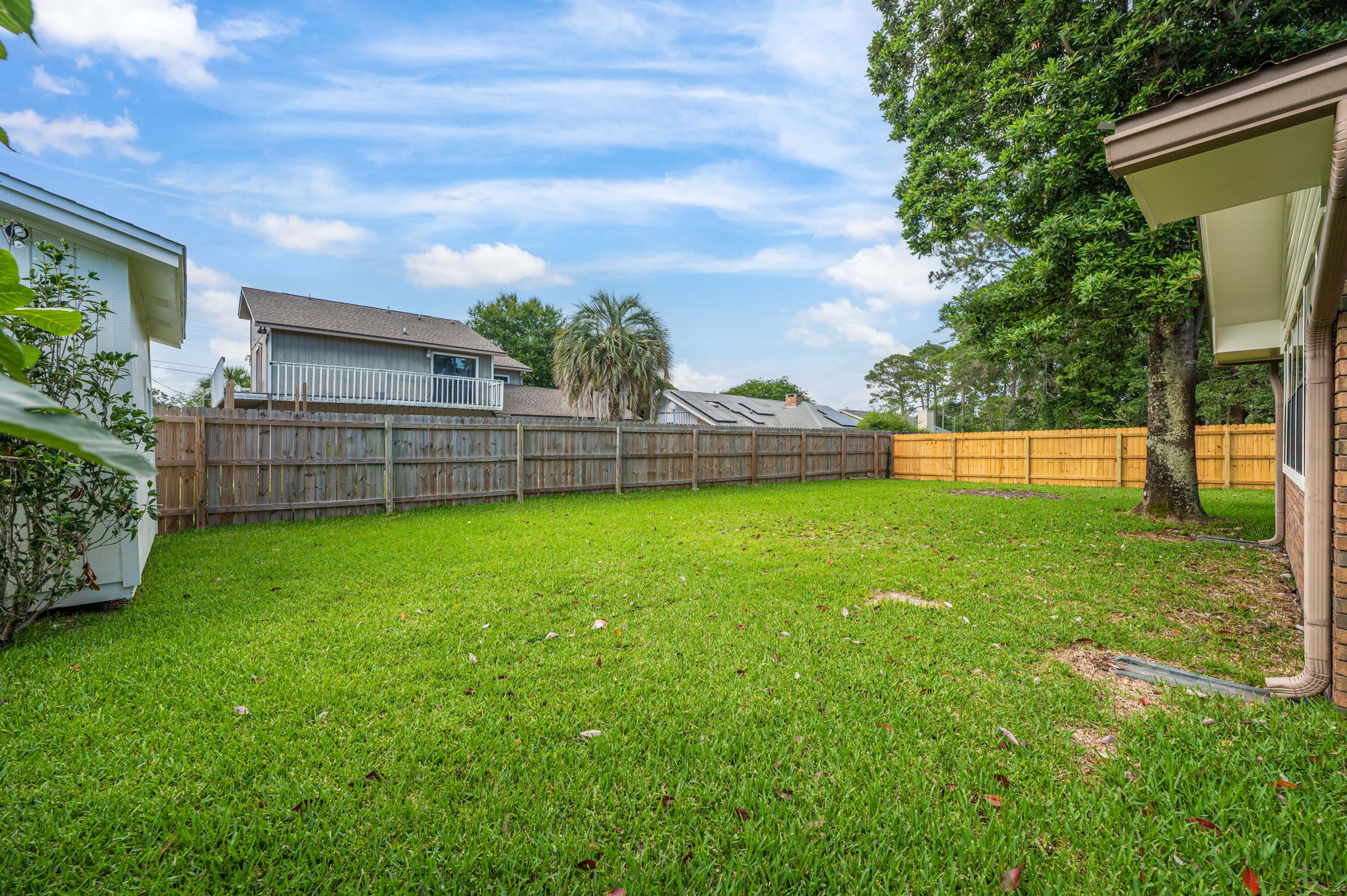 MARY ESTHER MANOR 1ST ADDN - Residential