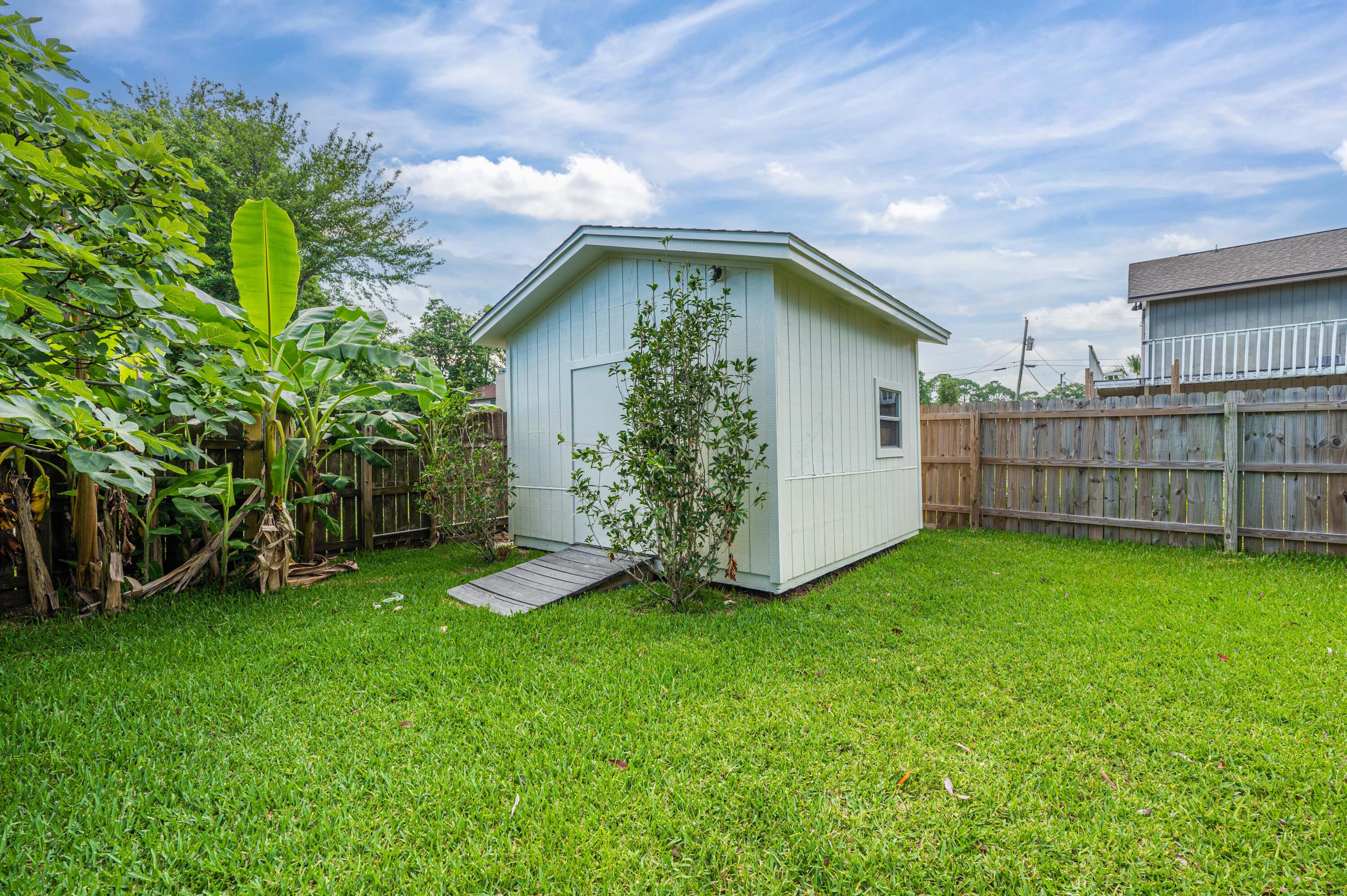 MARY ESTHER MANOR 1ST ADDN - Residential