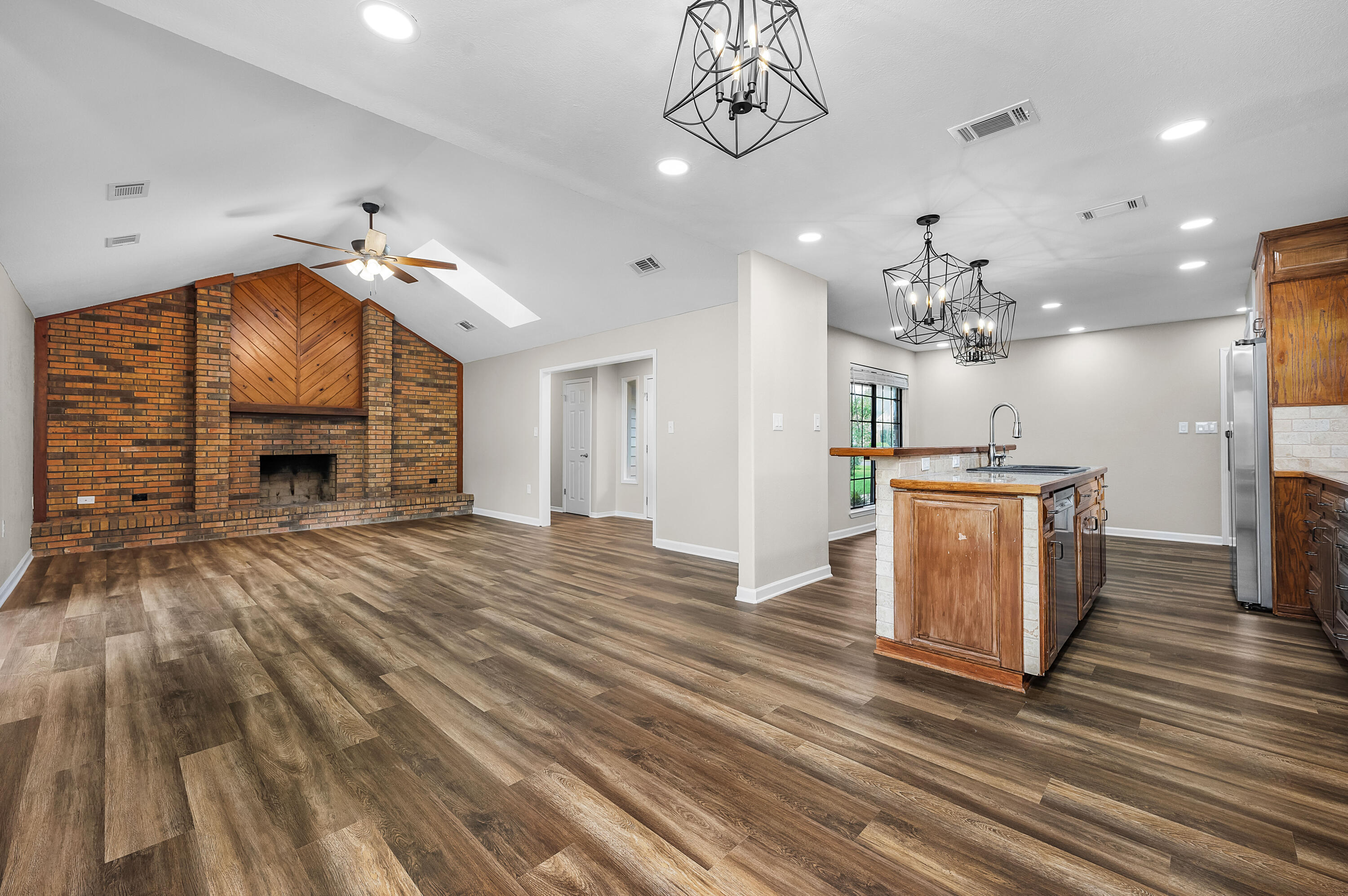 MARY ESTHER MANOR 1ST ADDN - Residential