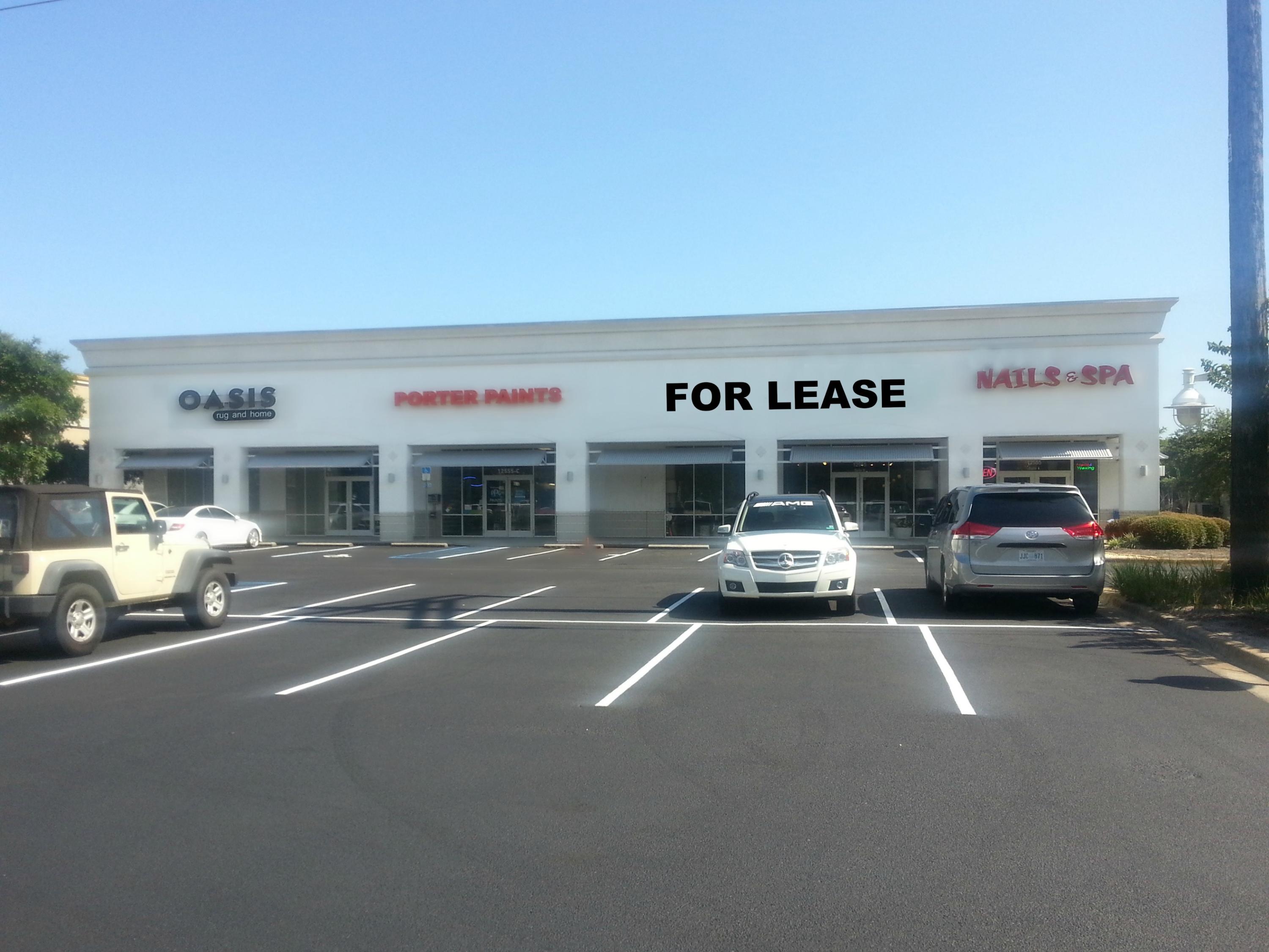 High Retail Visibility! Frontage, HWY 98, Emerald Coast Parkway. 3,968/Square Feet of prime space in Popular North Beach Centre! Perfect for a Retail Custom Closet company, Designer Home Improvement store, etc. (Double backdoors) or convert into office space with a Real Estate, Insurance or Attorney Office! Join other great Tenants, Oasis Rugs, Porter Paints and Serenity Nails. NO CAM FEE! Tenant pays Electric. Includes Restroom and Storage Area. Plenty of, front Customer Parking and back for employees and deliveries.