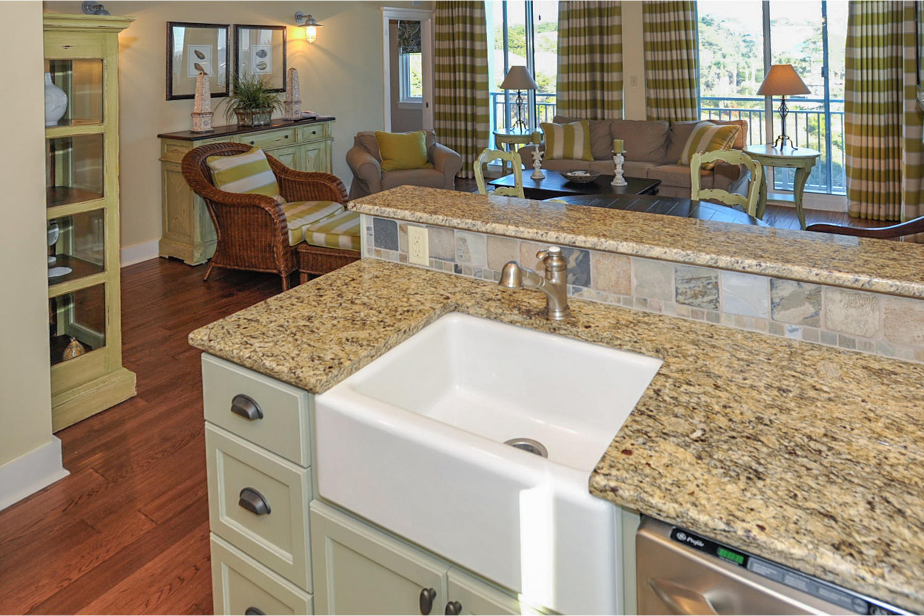 Six Palms - Residential