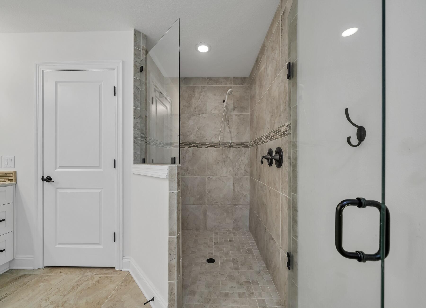 ROBLEDAL ESTATES - Residential Lease