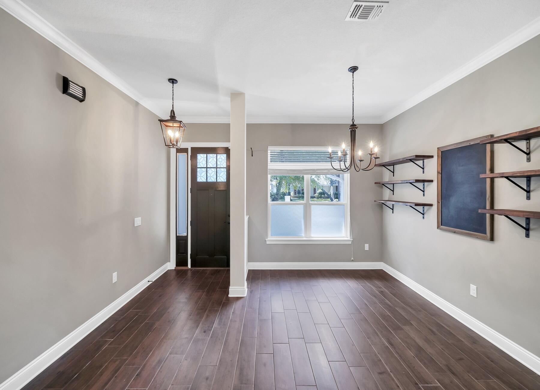 ROBLEDAL ESTATES - Residential Lease