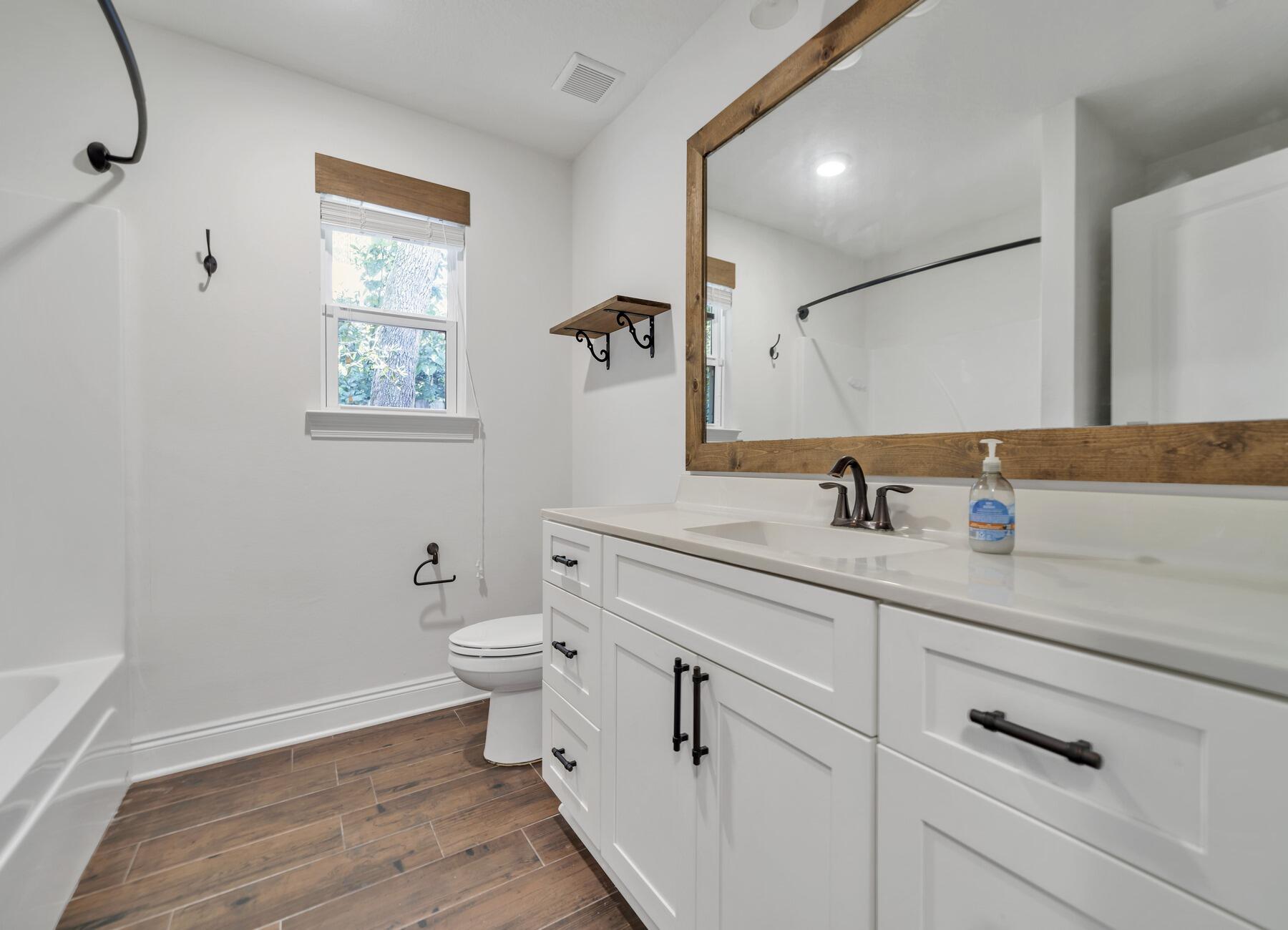 ROBLEDAL ESTATES - Residential Lease