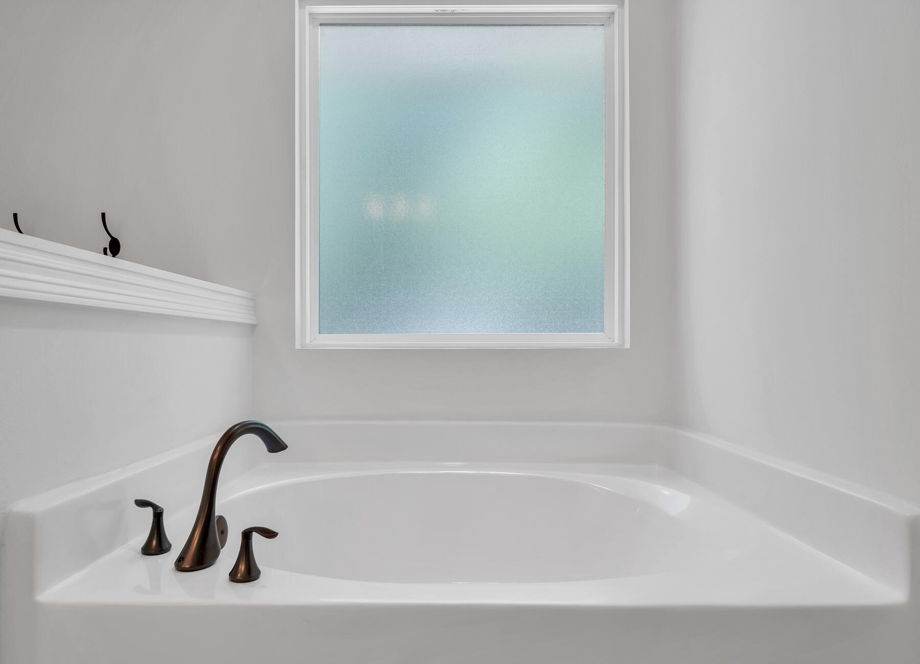 ROBLEDAL ESTATES - Residential Lease