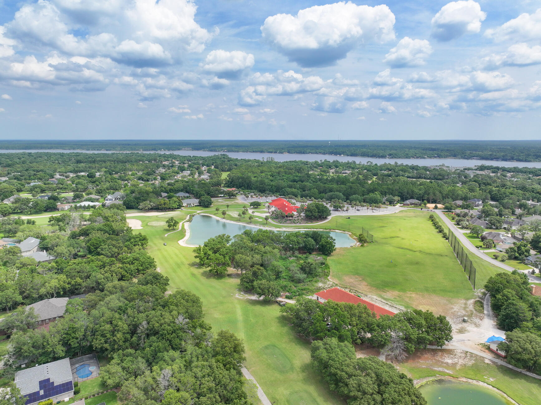 ROBLEDAL ESTATES - Residential Lease