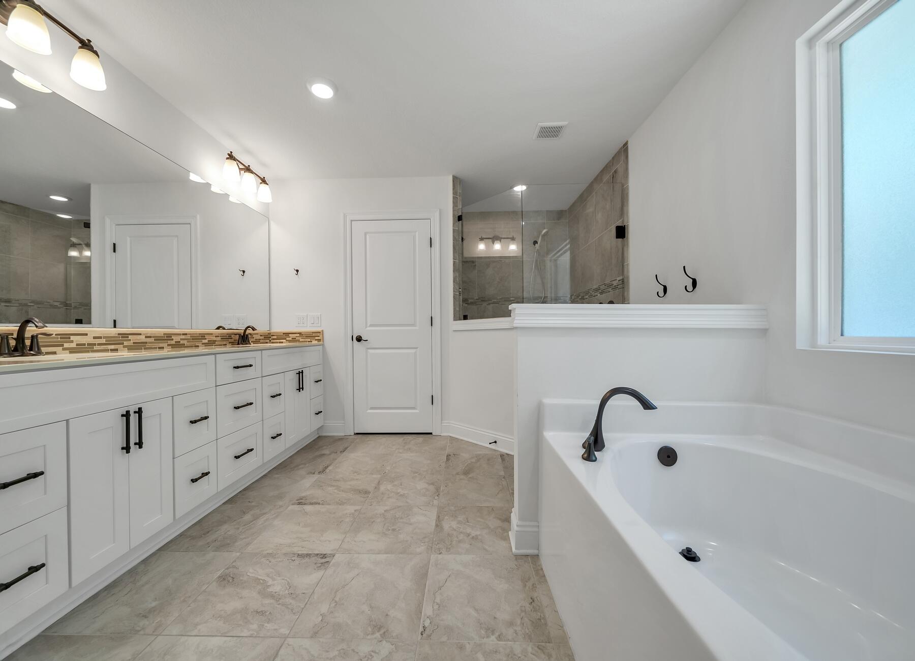 ROBLEDAL ESTATES - Residential Lease