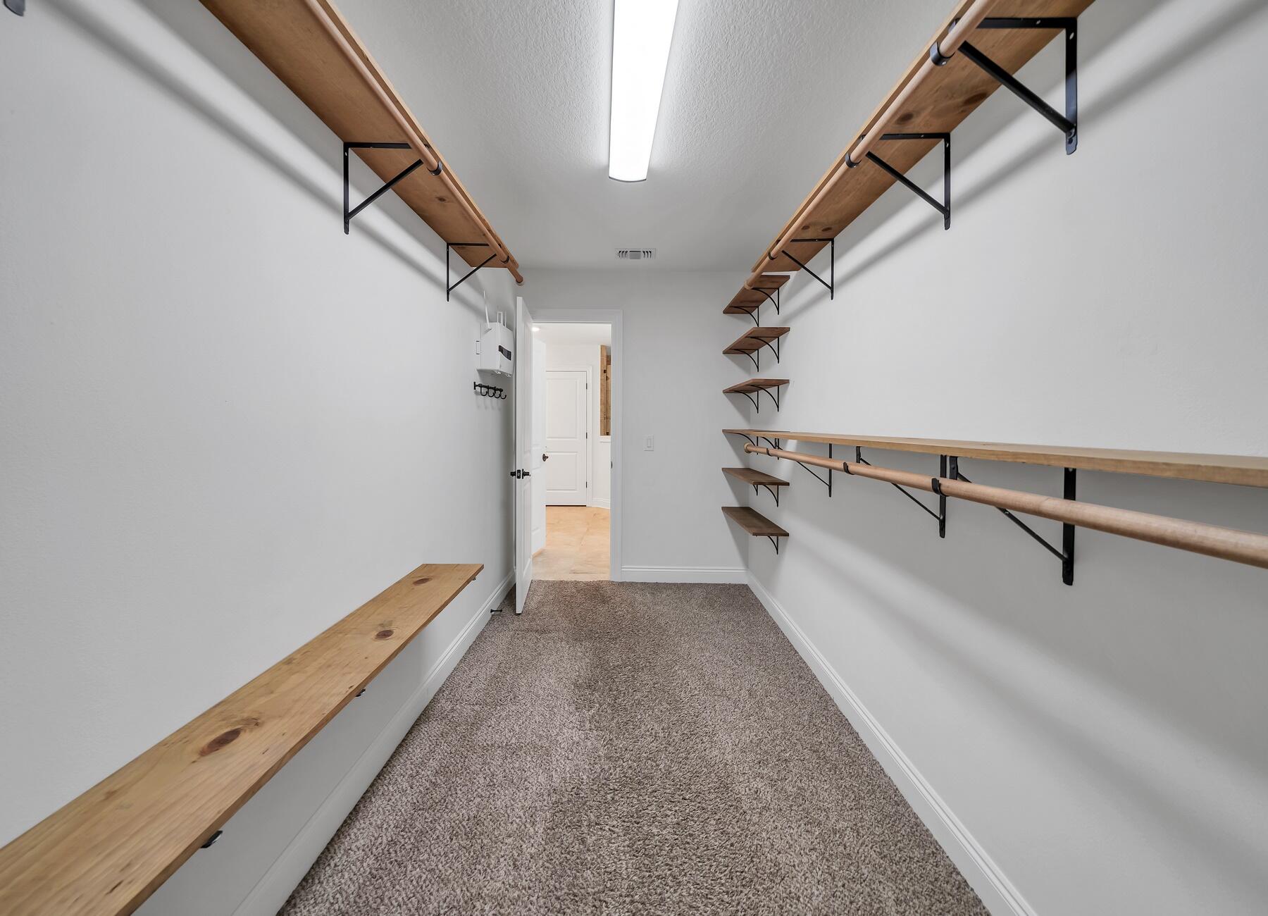 ROBLEDAL ESTATES - Residential Lease