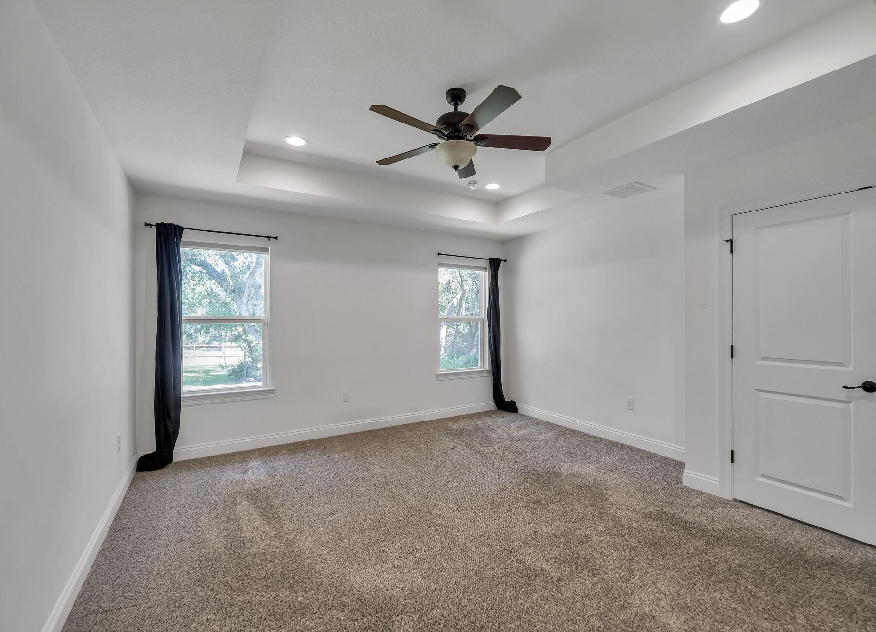 ROBLEDAL ESTATES - Residential Lease