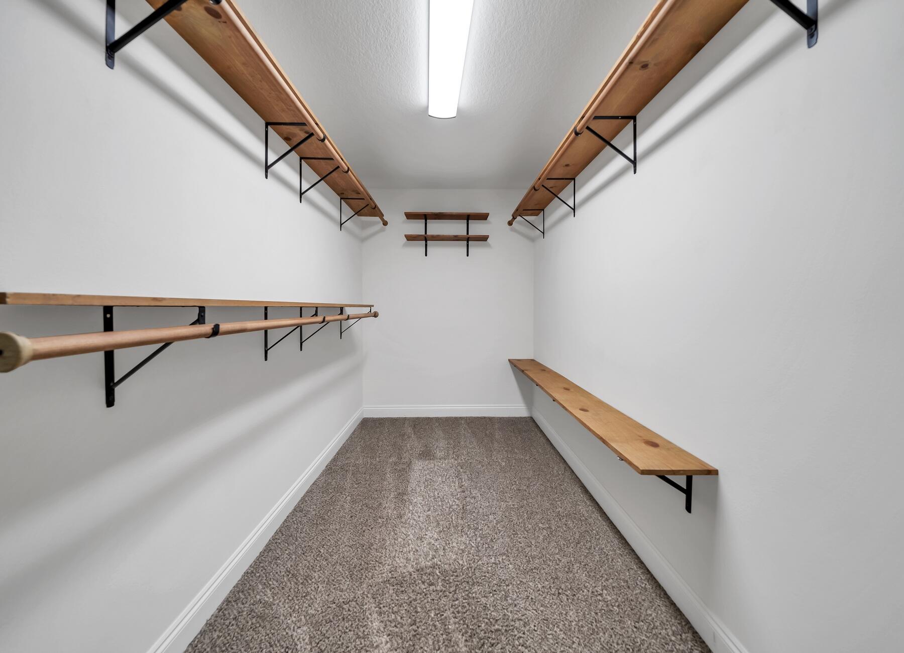 ROBLEDAL ESTATES - Residential Lease