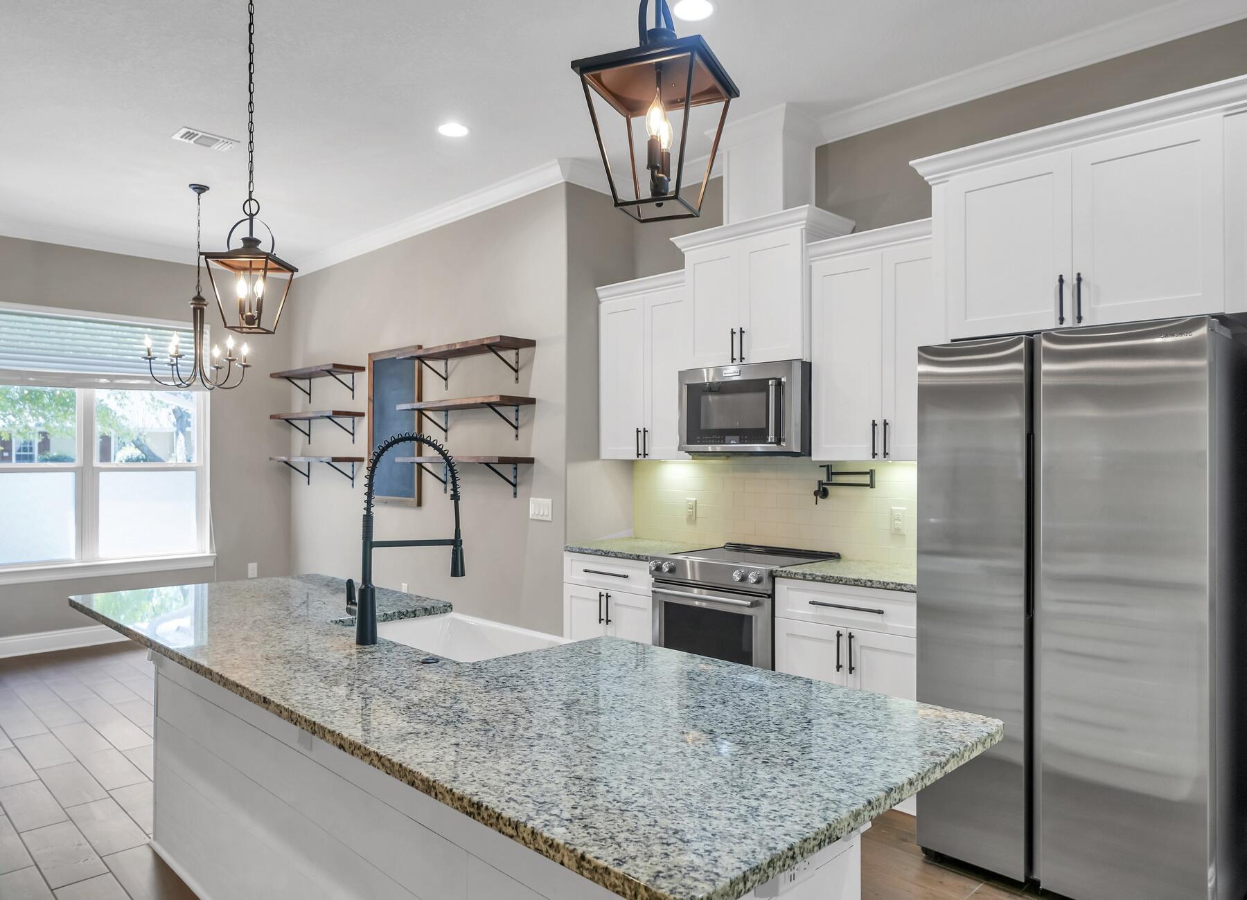 ROBLEDAL ESTATES - Residential Lease