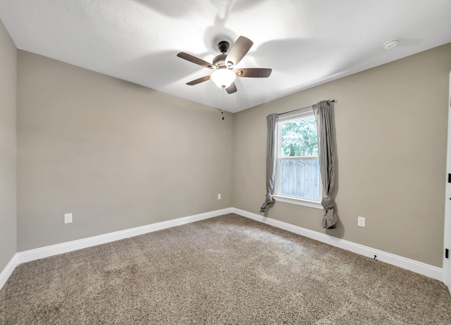 ROBLEDAL ESTATES - Residential Lease