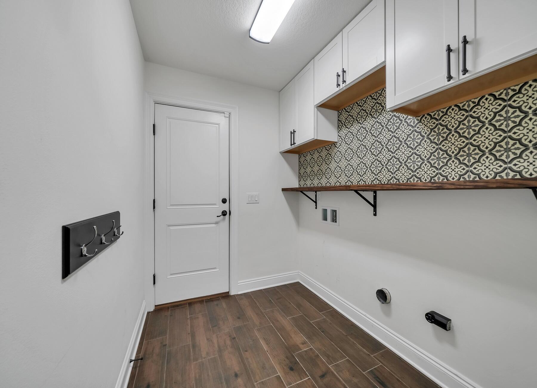 ROBLEDAL ESTATES - Residential Lease