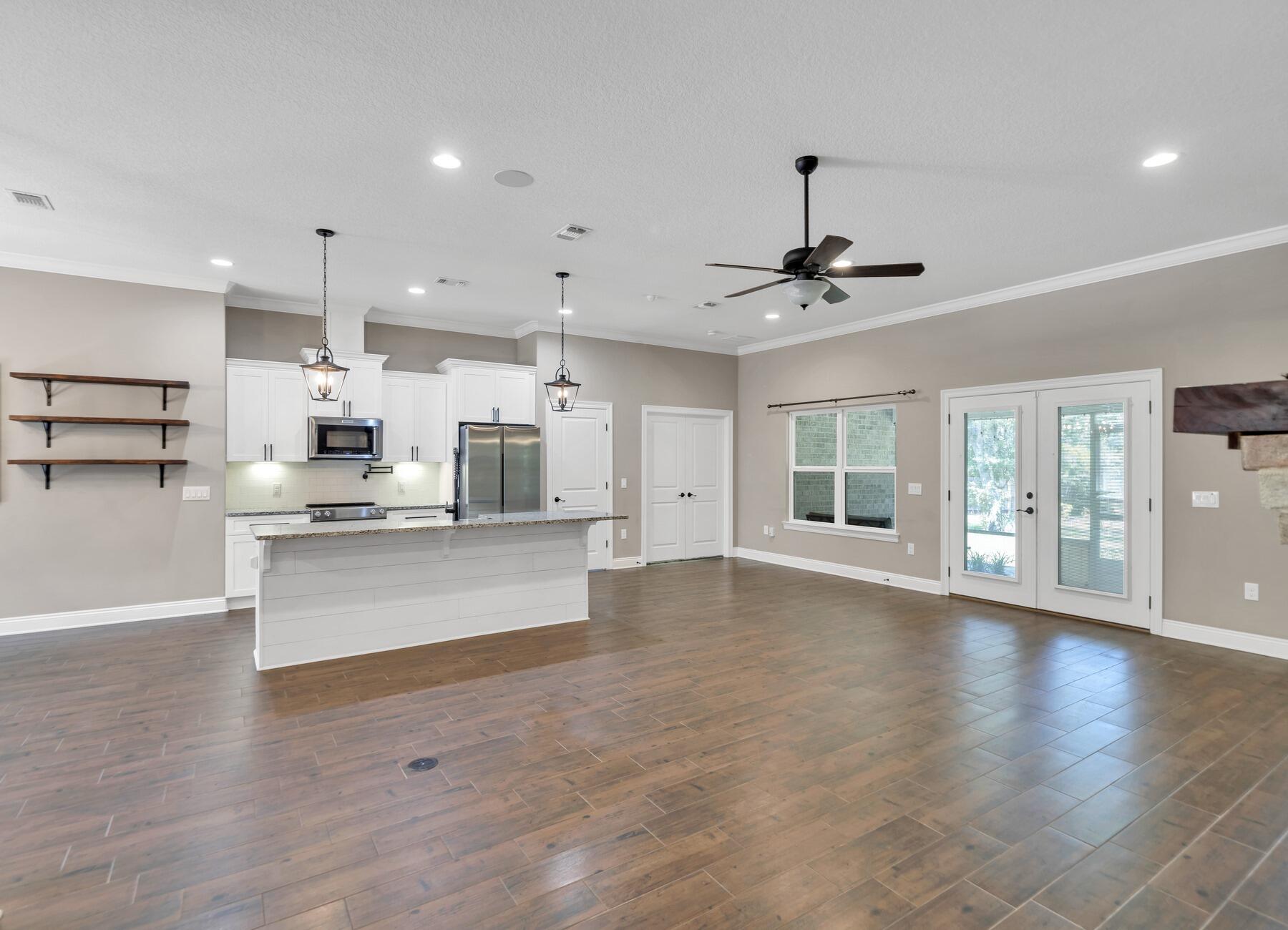 ROBLEDAL ESTATES - Residential Lease